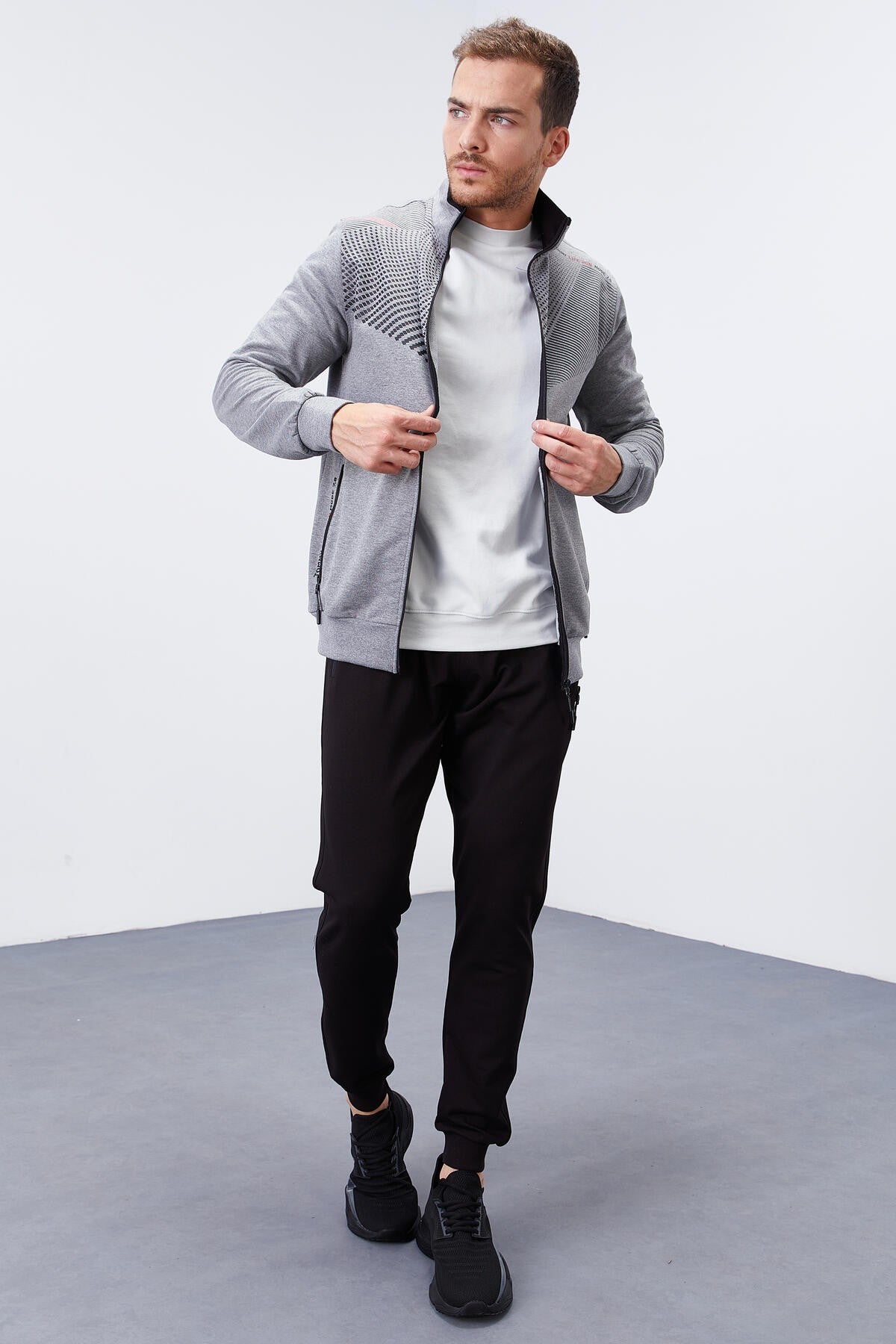 Grey Melange - Black Pattern Printed Standard Fit Cuffed Men's Tracksuit Set - 85151