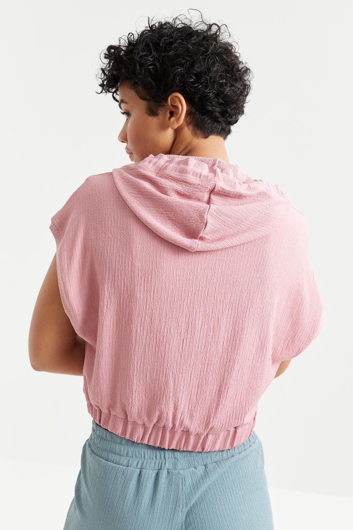 Dried Rose Hooded Printed Waist Elastic Crinkle Fabric Women's Crop Top T-Shirt - 97230