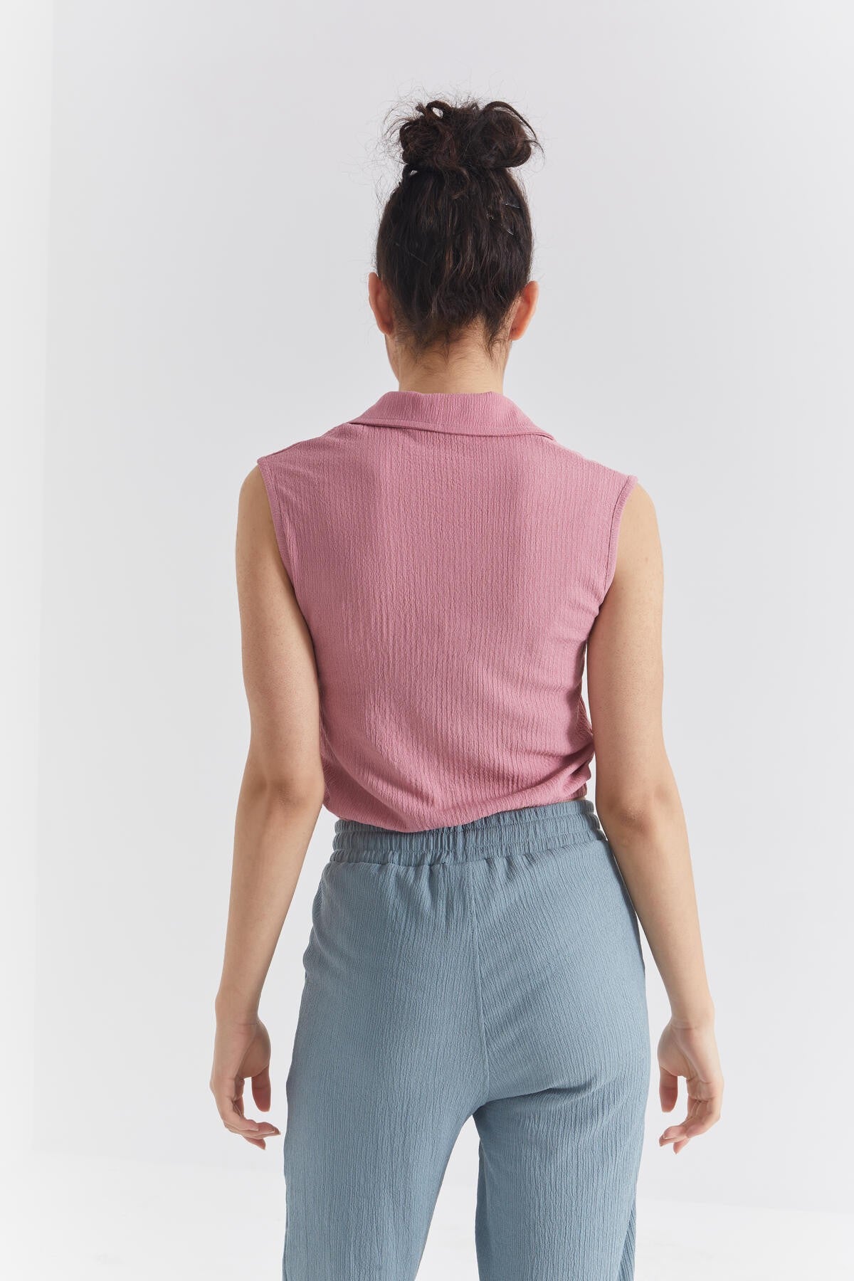 Dried Rose Polo Collar Beli Elastane Crinkle Fabric Women's Crop Top T-Shirt - 97223