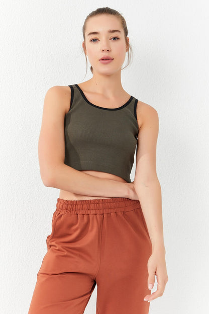 Basic Right Zero Sleeve Narrow Fit U Neck Women's Crop Top Singlet - 97160
