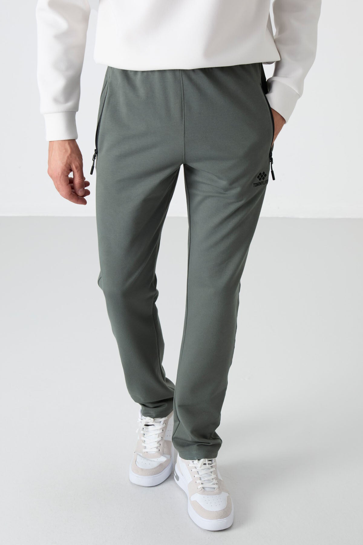 Zipper Waist Three-Pocket Slim Fit Classic Cuffed Men's Tracksuit Bottom - 84671