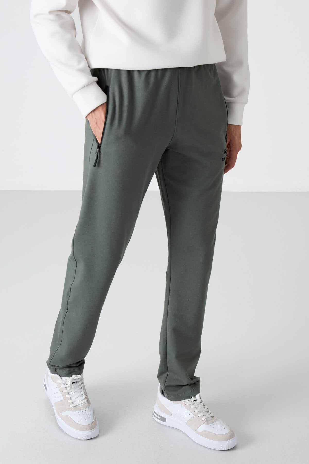 Zipper Waist Three-Pocket Slim Fit Classic Cuffed Men's Tracksuit Bottom - 84671