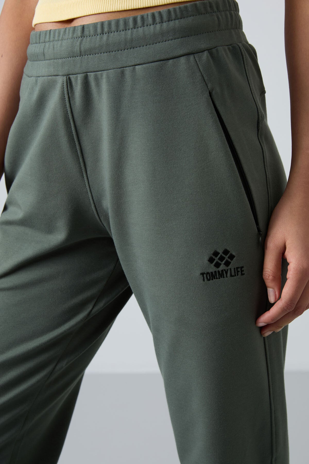 Right Leg Classic Fit Women's Tracksuit Bottom with Hidden Zipper Pocket - 94148