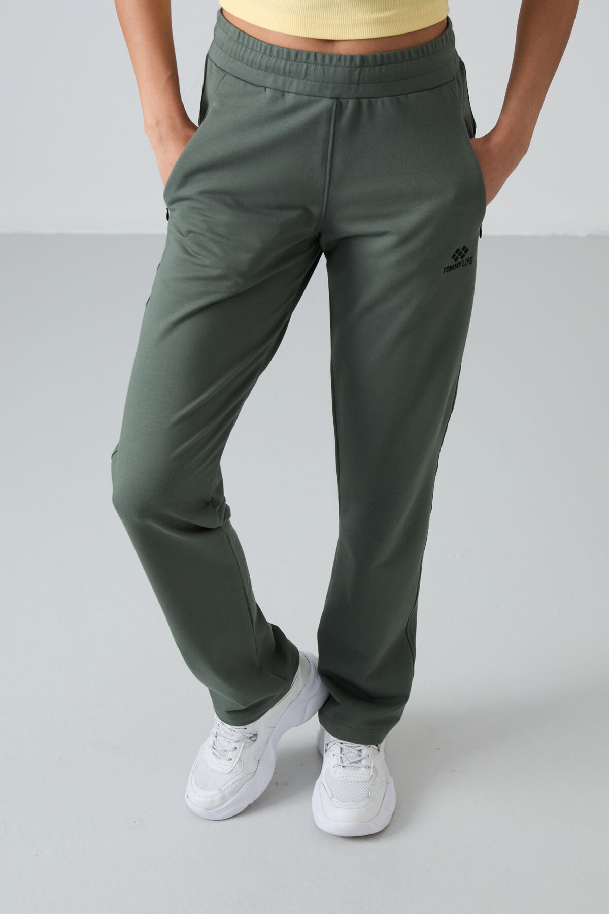 Right Leg Classic Fit Women's Tracksuit Bottom with Hidden Zipper Pocket - 94148