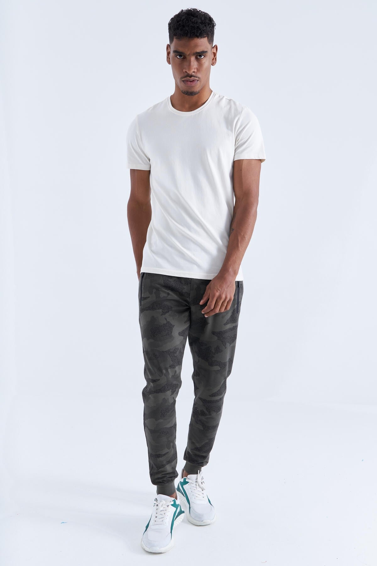 Camouflage Print Right Fit Men's Jogger Tracksuit Bottom - 84754
