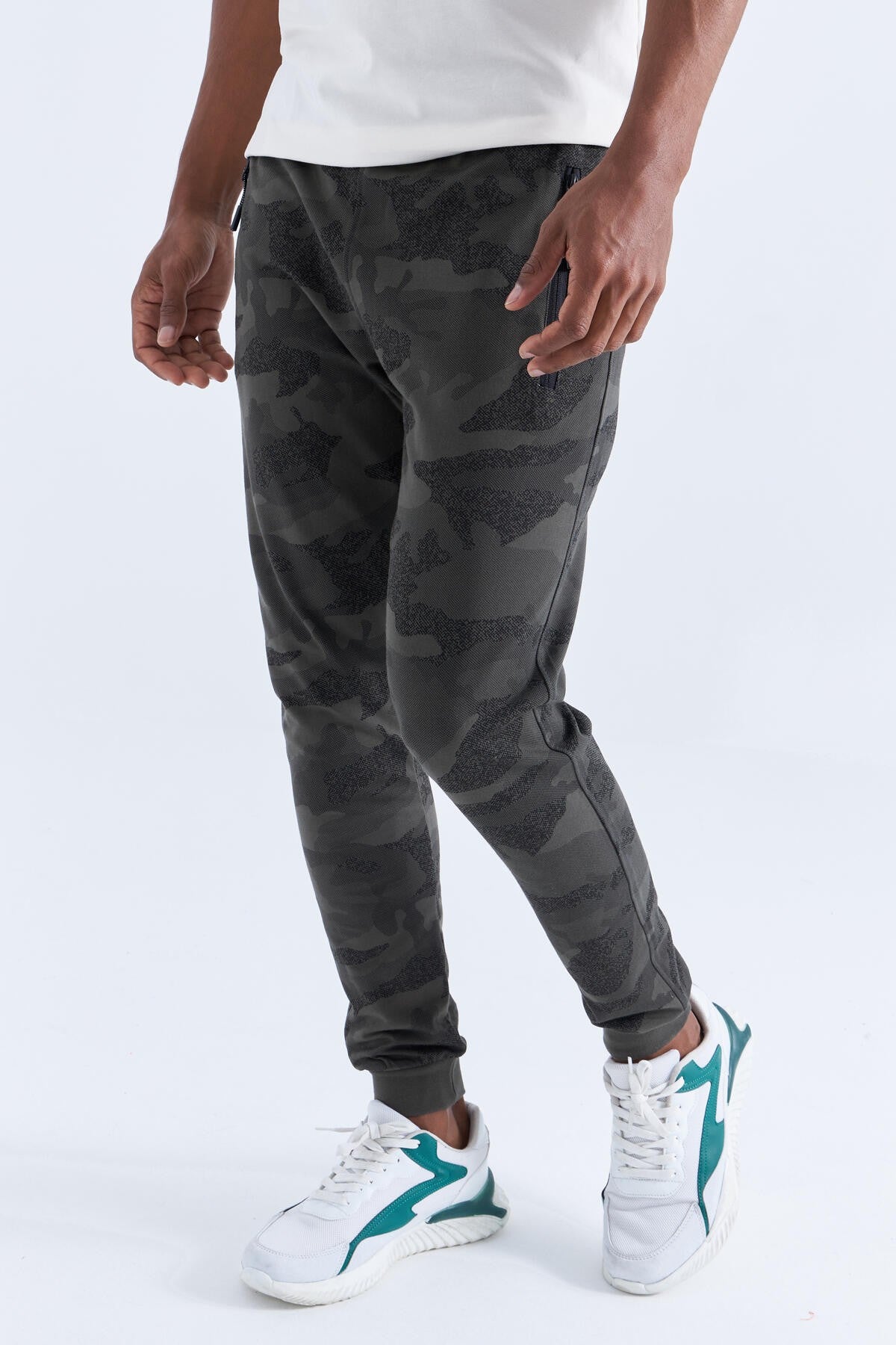 Camouflage Print Right Fit Men's Jogger Tracksuit Bottom - 84754
