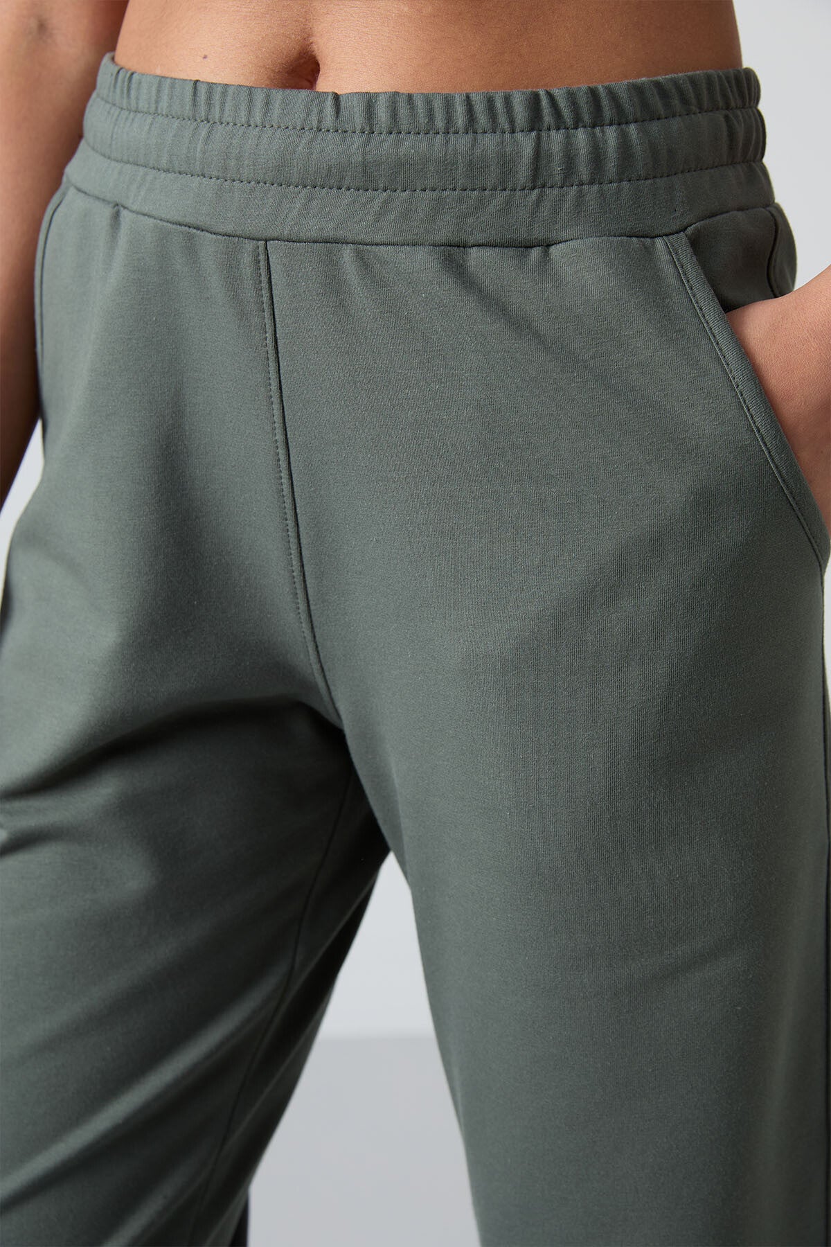 High Waist Comfortable Classic Hem Women's Tracksuit Bottom - 94584