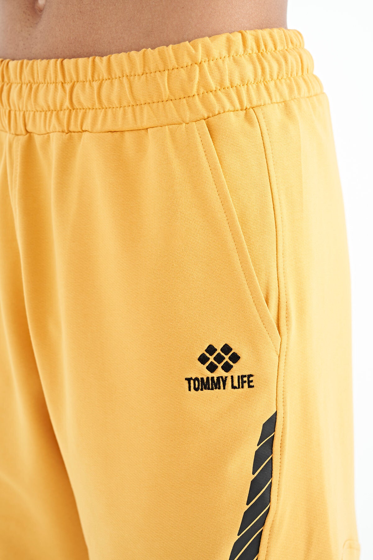 Mustard Print Detail Logo Embroidered Standard Fit Men's Shorts - 81252
