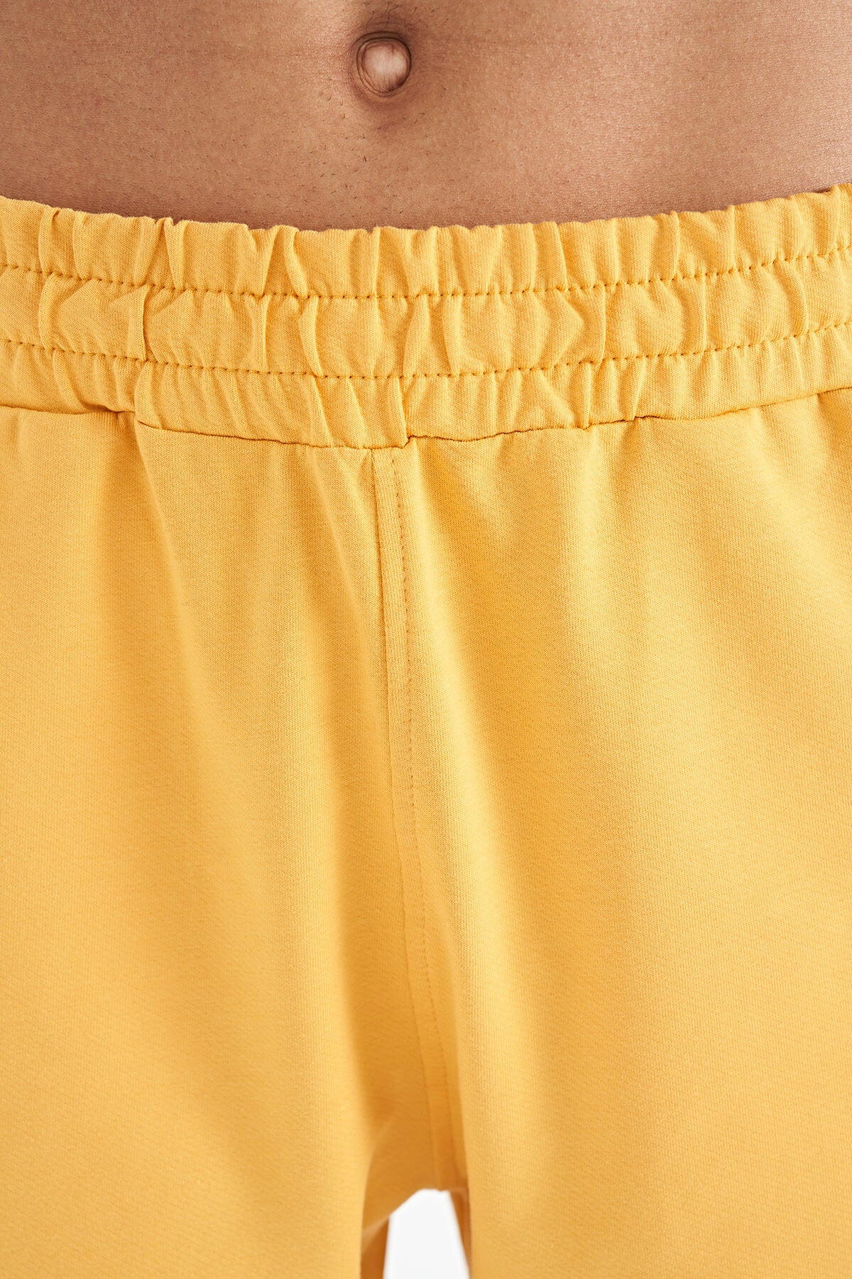 Mustard Print Detail Logo Embroidered Standard Fit Men's Shorts - 81252