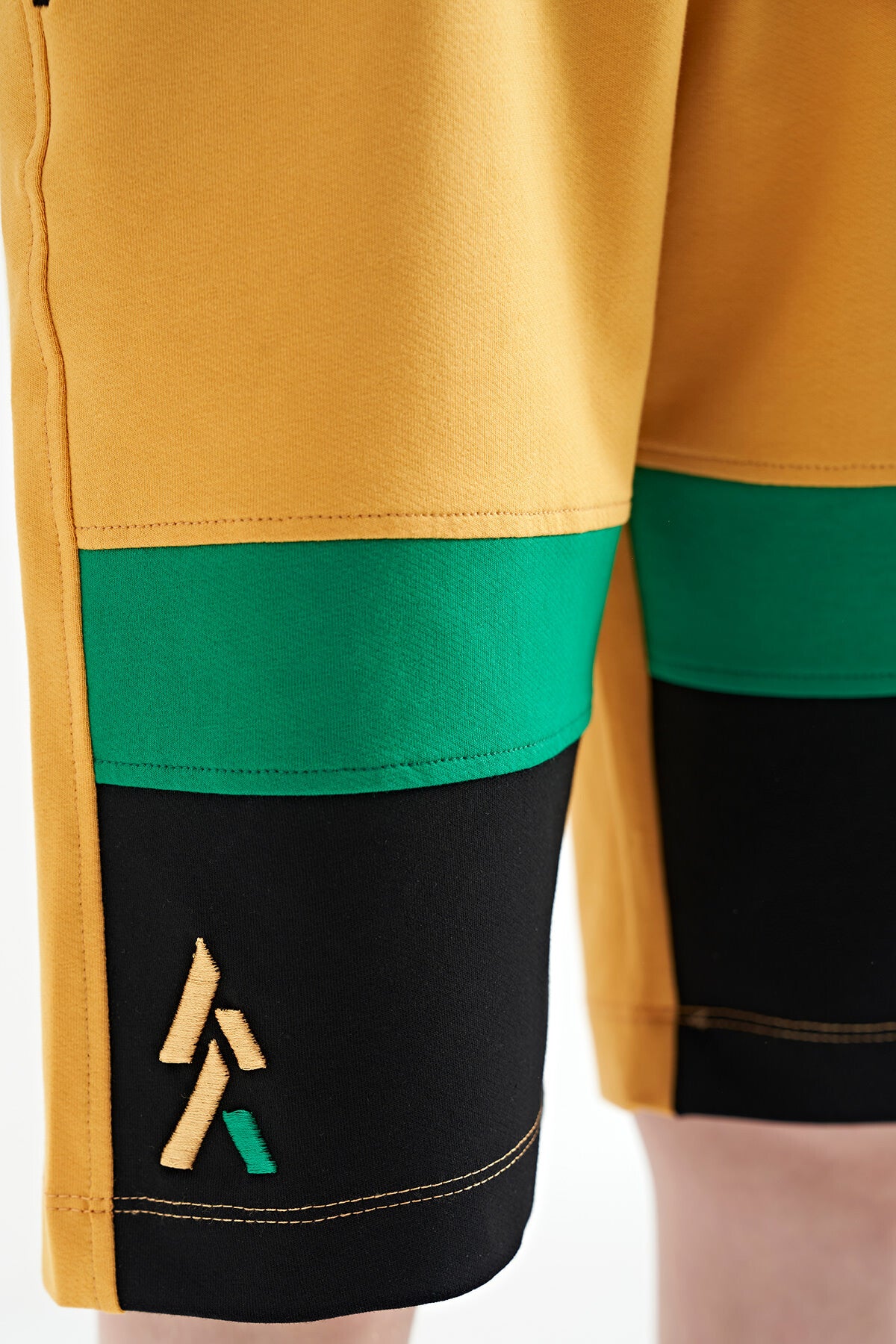 Mustard Colored Printed Laced Embroidery Detailed Standard Pattern Boys Shorts - 11129