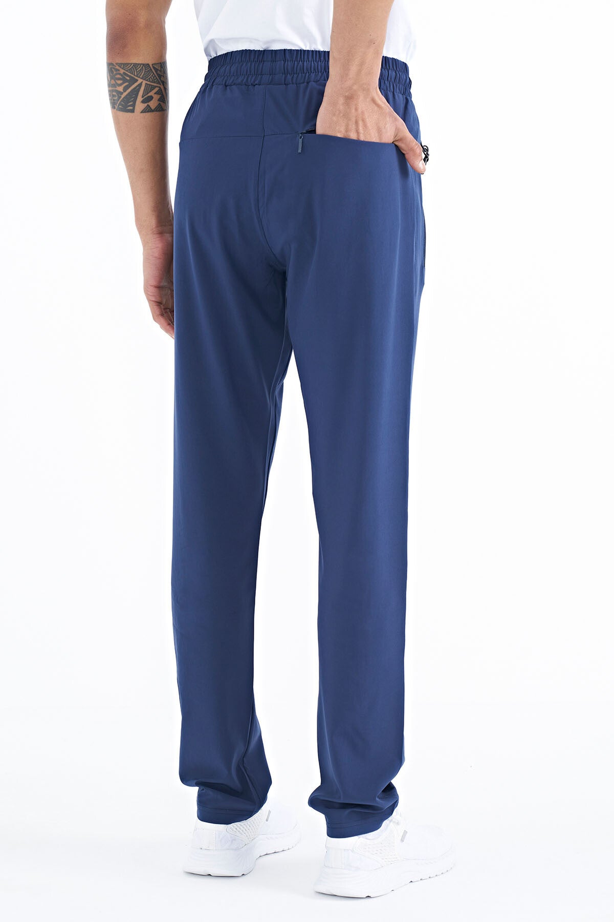 Indigo Men's Zippered Three-Pocket Standard Fit Classic Hem Tracksuit Bottom - 84768