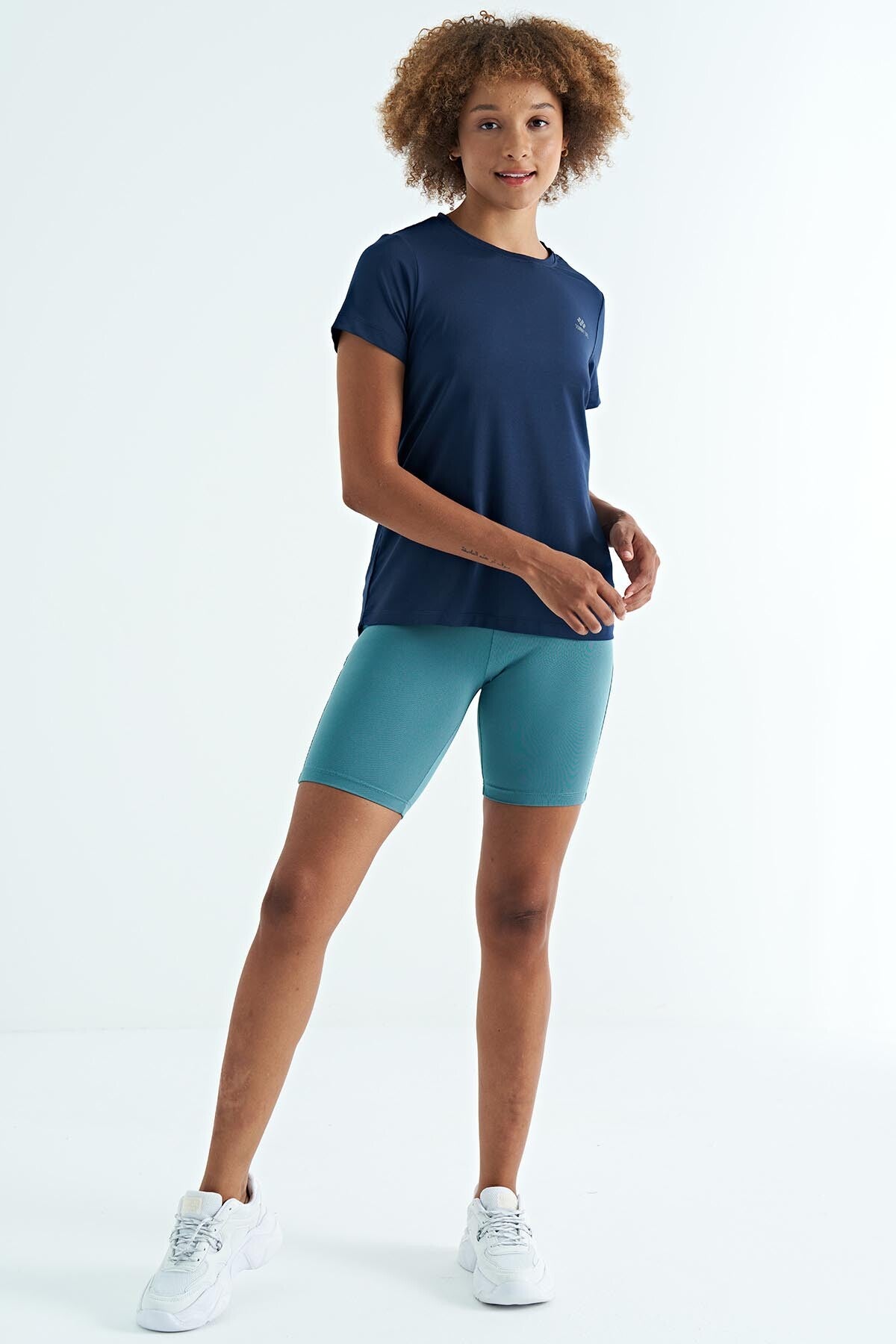 Indigo Back Slit Detailed O Collar Short Sleeve Standard Fit Women's T-Shirt - 97267