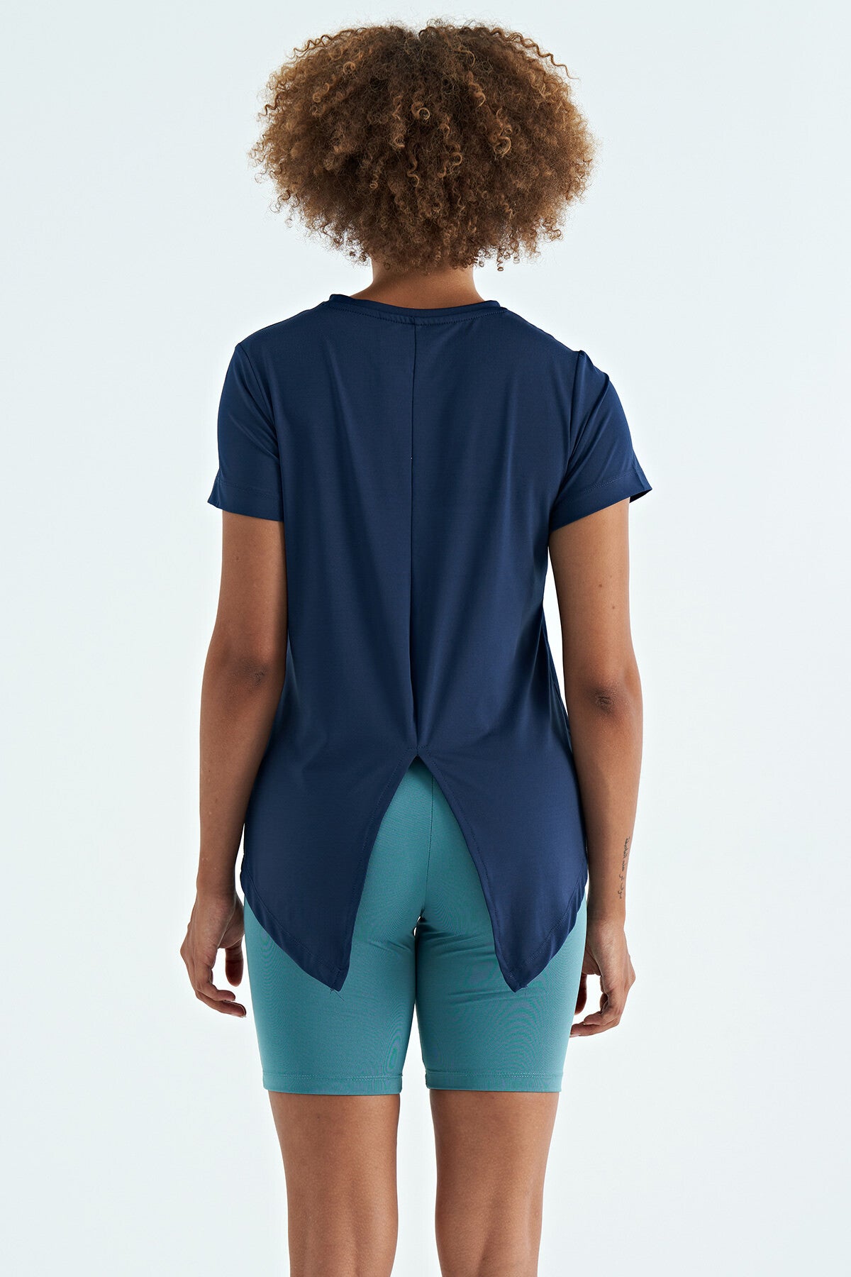 Indigo Back Slit Detailed O Collar Short Sleeve Standard Fit Women's T-Shirt - 97267