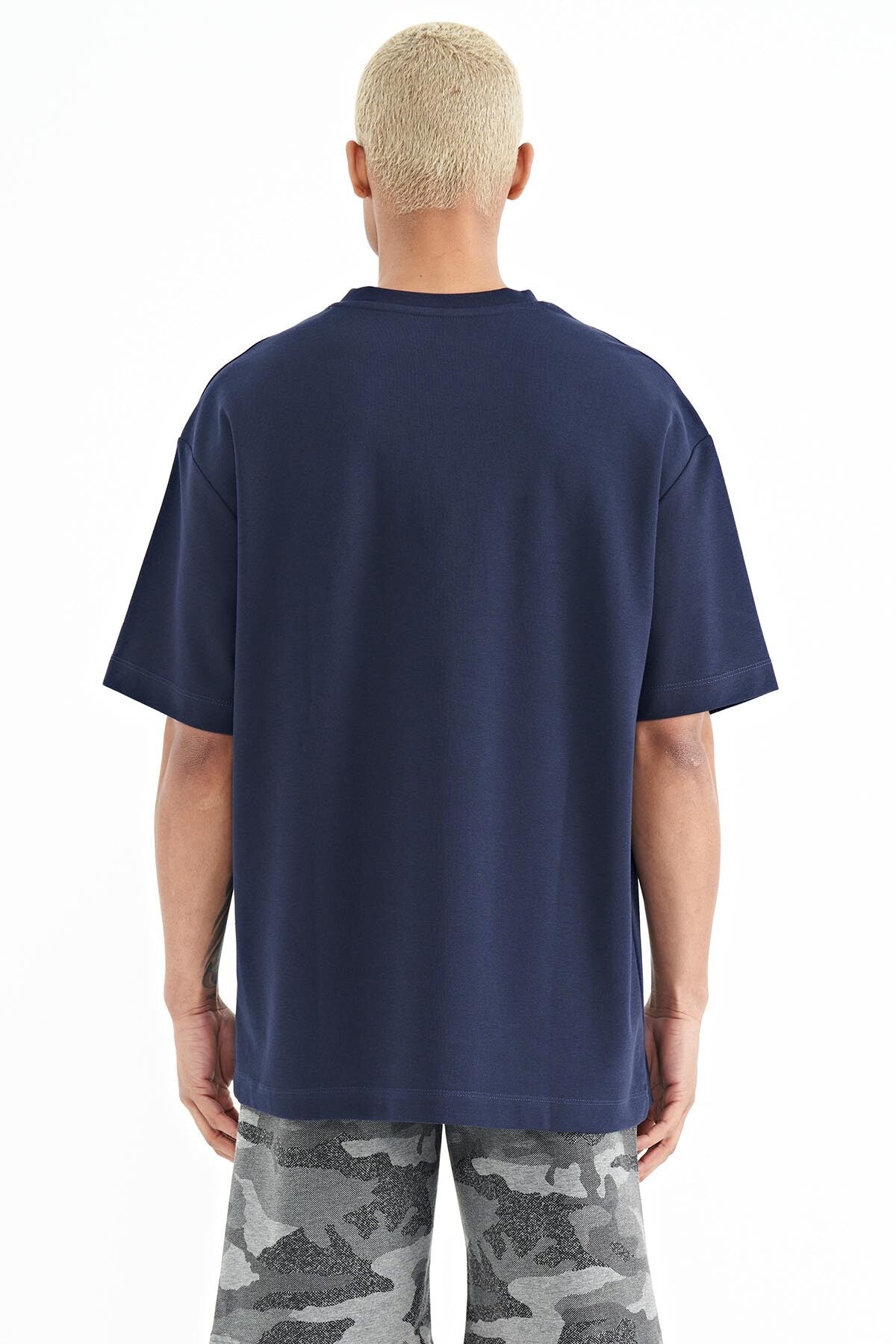 Indigo Yarn Embroidered O Collar Oversize Men's T-Shirt - 88223