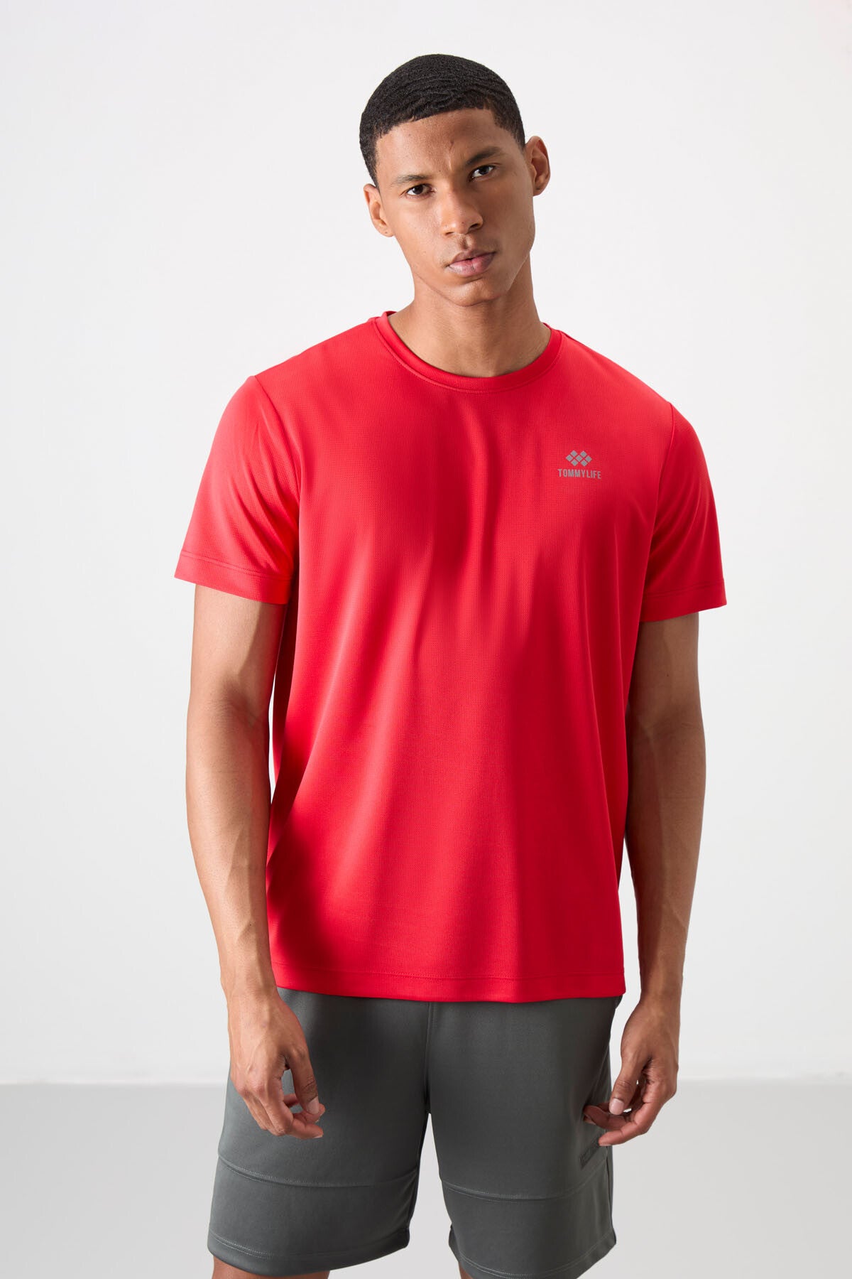 Red O Collar Standard Fit Logo Pattern Active Sport Men's T-Shirt - 88255
