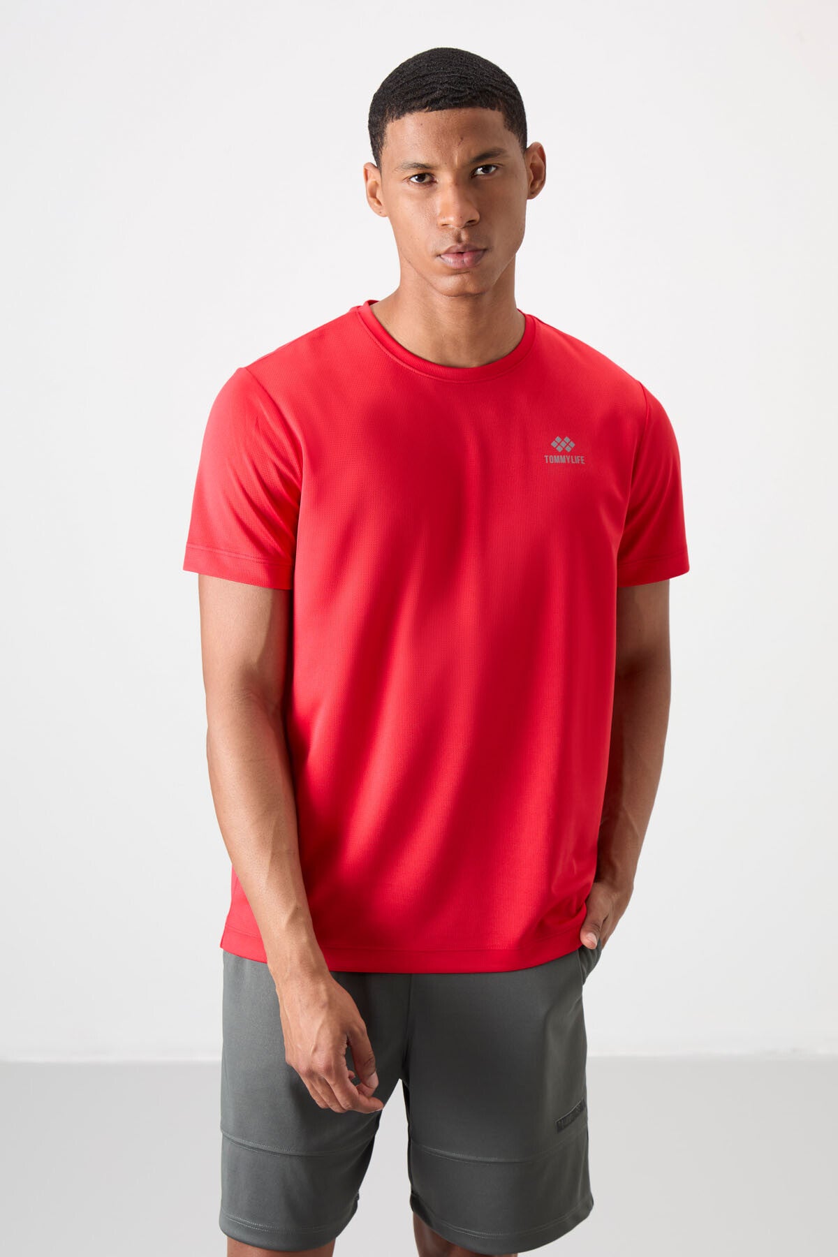 Red O Collar Standard Fit Logo Pattern Active Sport Men's T-Shirt - 88255