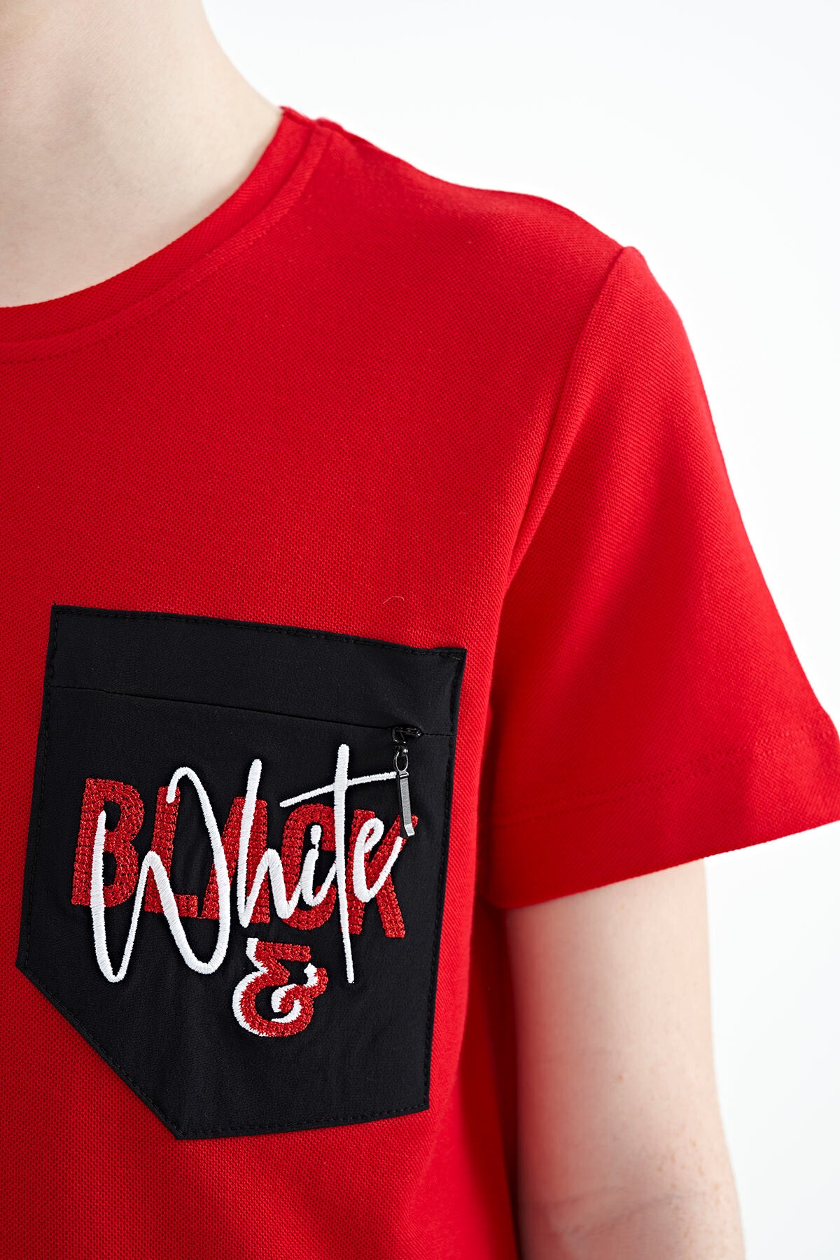 Red Front Pocket Embroidered O Collar Standard Fit Boys' T-Shirt - 11116