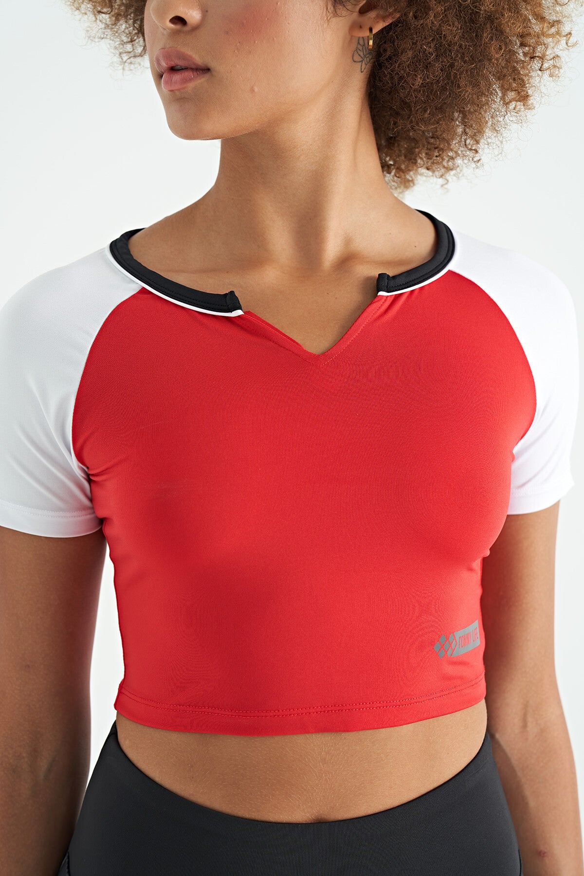 Red Color Block Logo Printed O Neck Slim Fit Women's Crop T-Shirt - 97270
