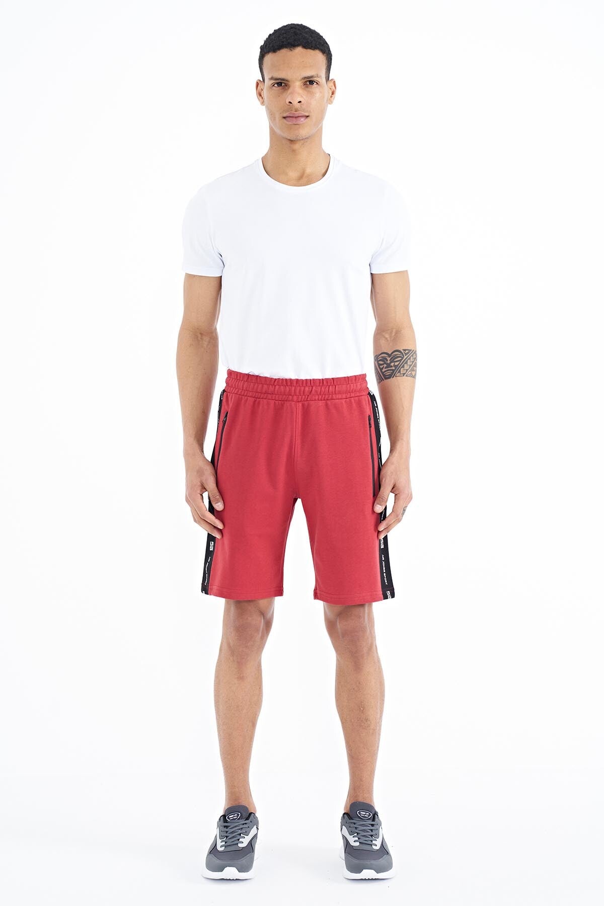 Alfred Red Standard Fit Men's Shorts - 81244