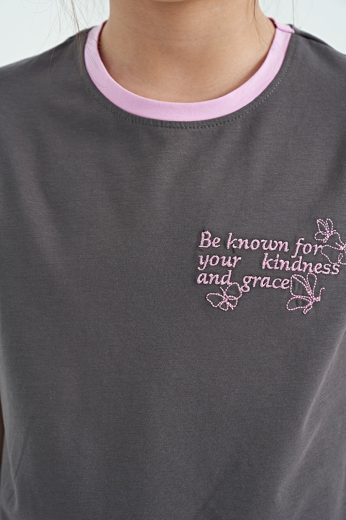 Dark Grey Minimal Print O Neck Comfort Fit Short Sleeve Girls T-Shirt - 75110