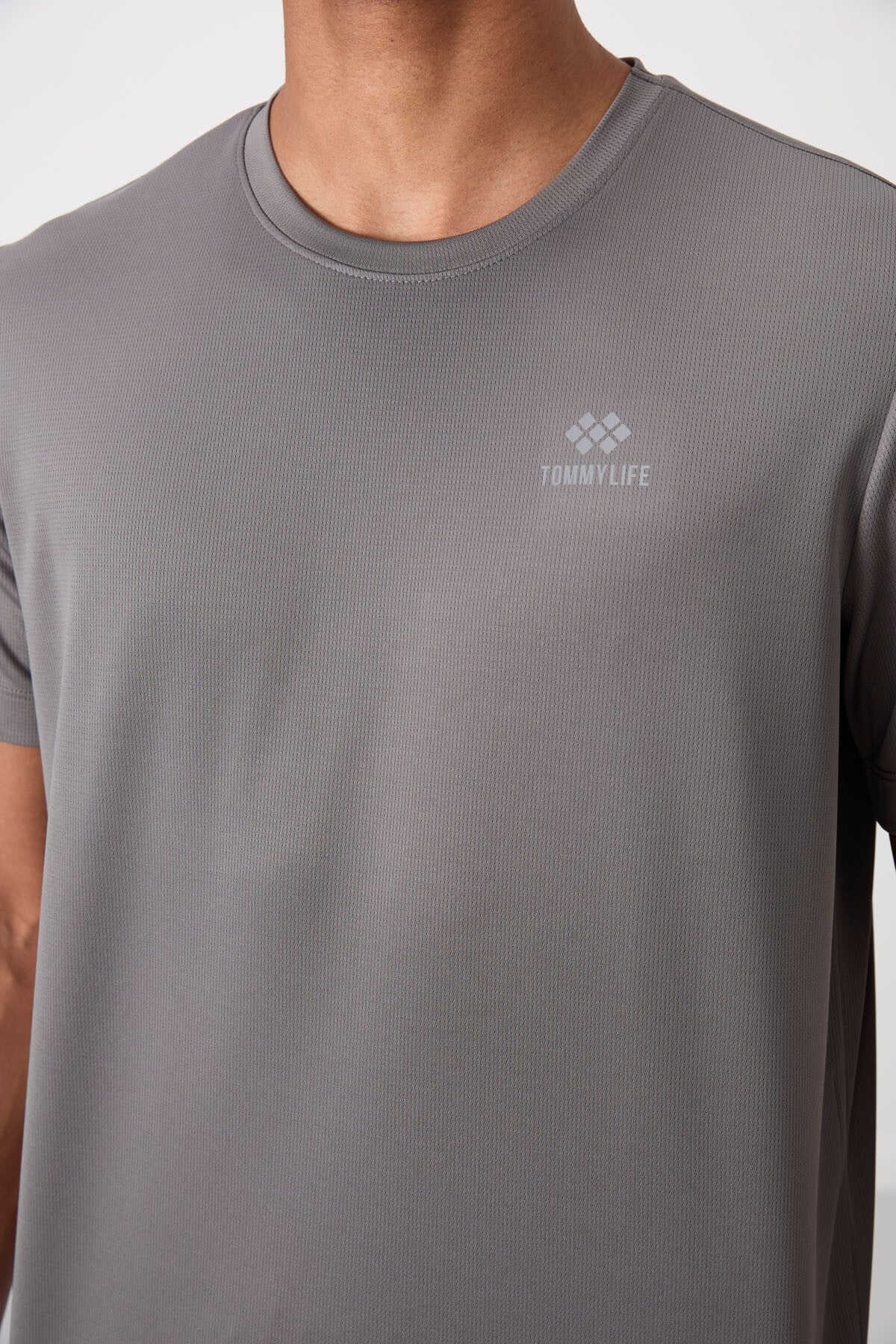Dark Grey O Collar Standard Fit Logo Pattern Active Sports Men's T-Shirt - 88255