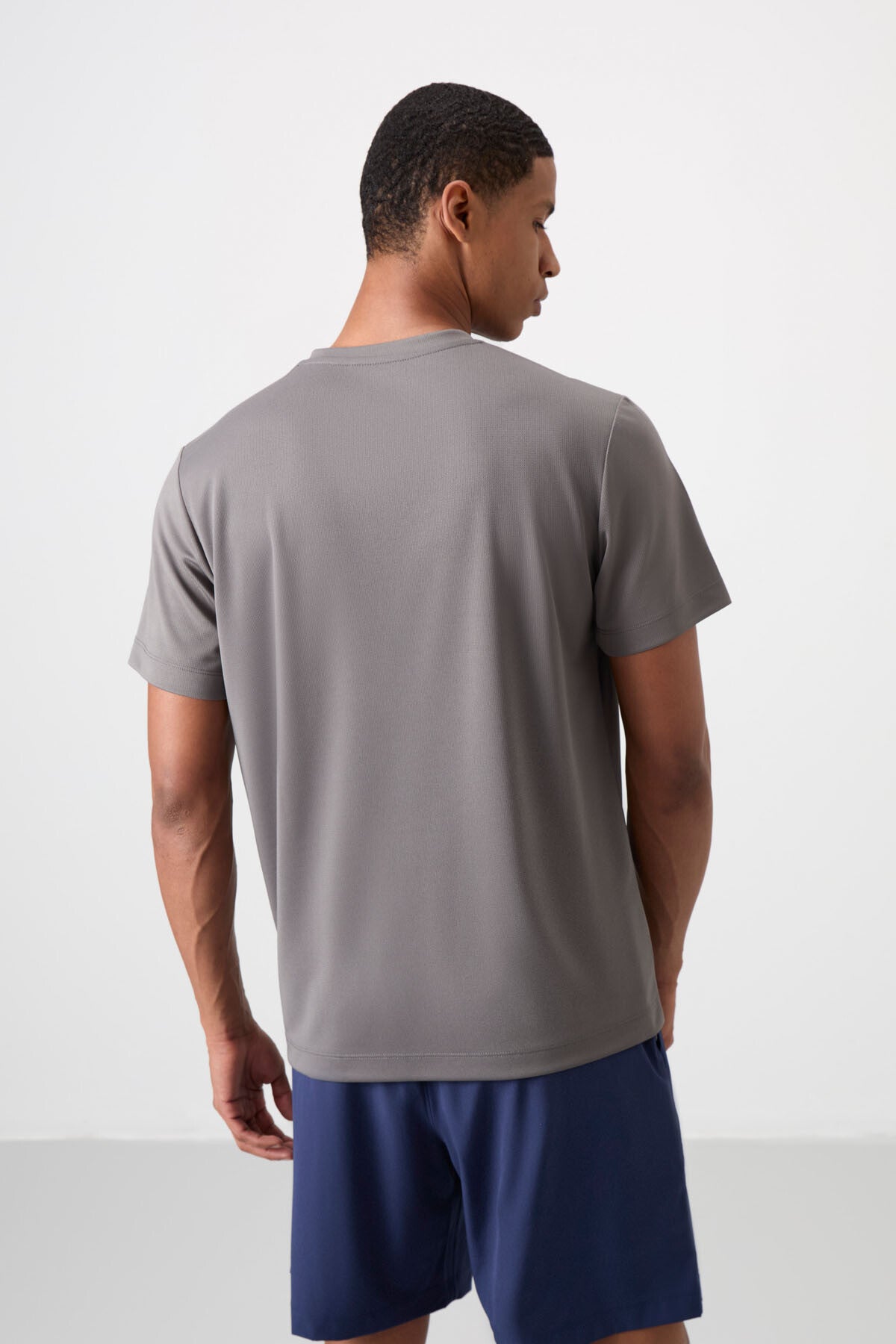 Dark Grey O Collar Standard Fit Logo Pattern Active Sports Men's T-Shirt - 88255