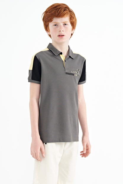 Dark Gray Color Blocked Shoulder Trim Detailed Standard Fit Boys T-Shirt - 11155