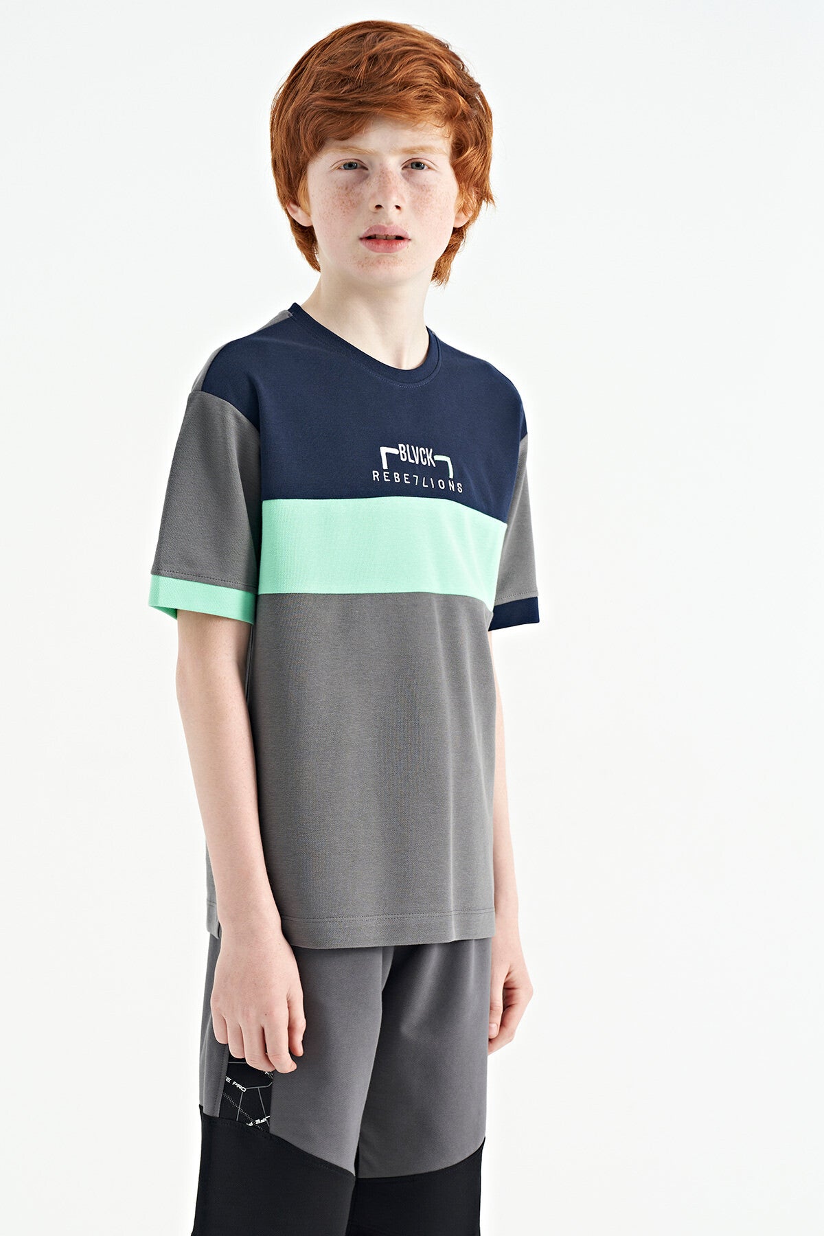 Dark Grey Gradient Embroidered Oversize Boys' T-Shirt - 11159