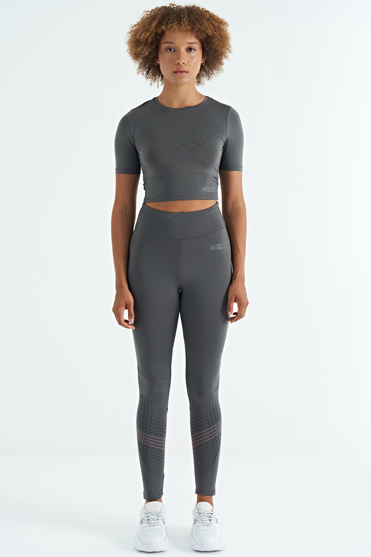Dark Grey Backless Standard Fit O Collar Women's Crop T-Shirt - 97265