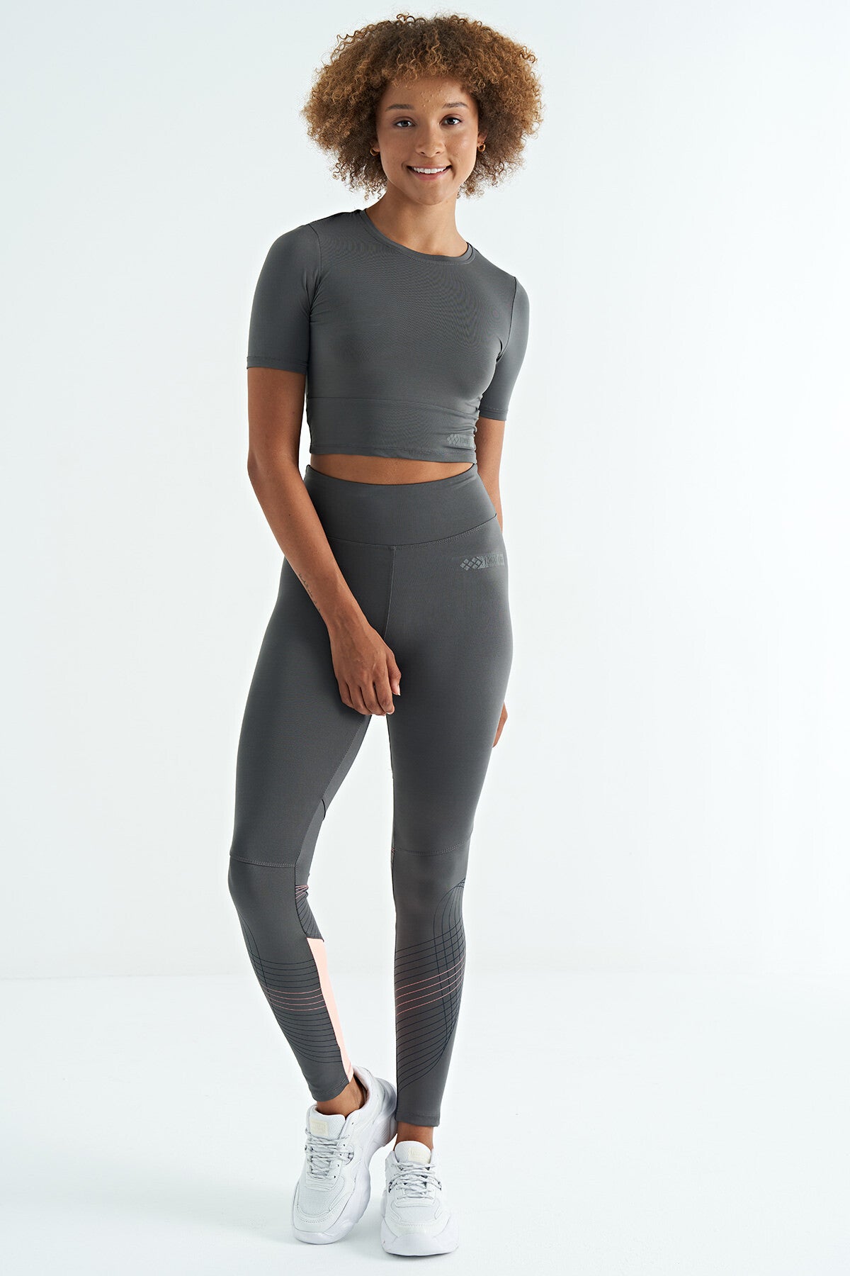 Dark Grey Backless Standard Fit O Collar Women's Crop T-Shirt - 97265