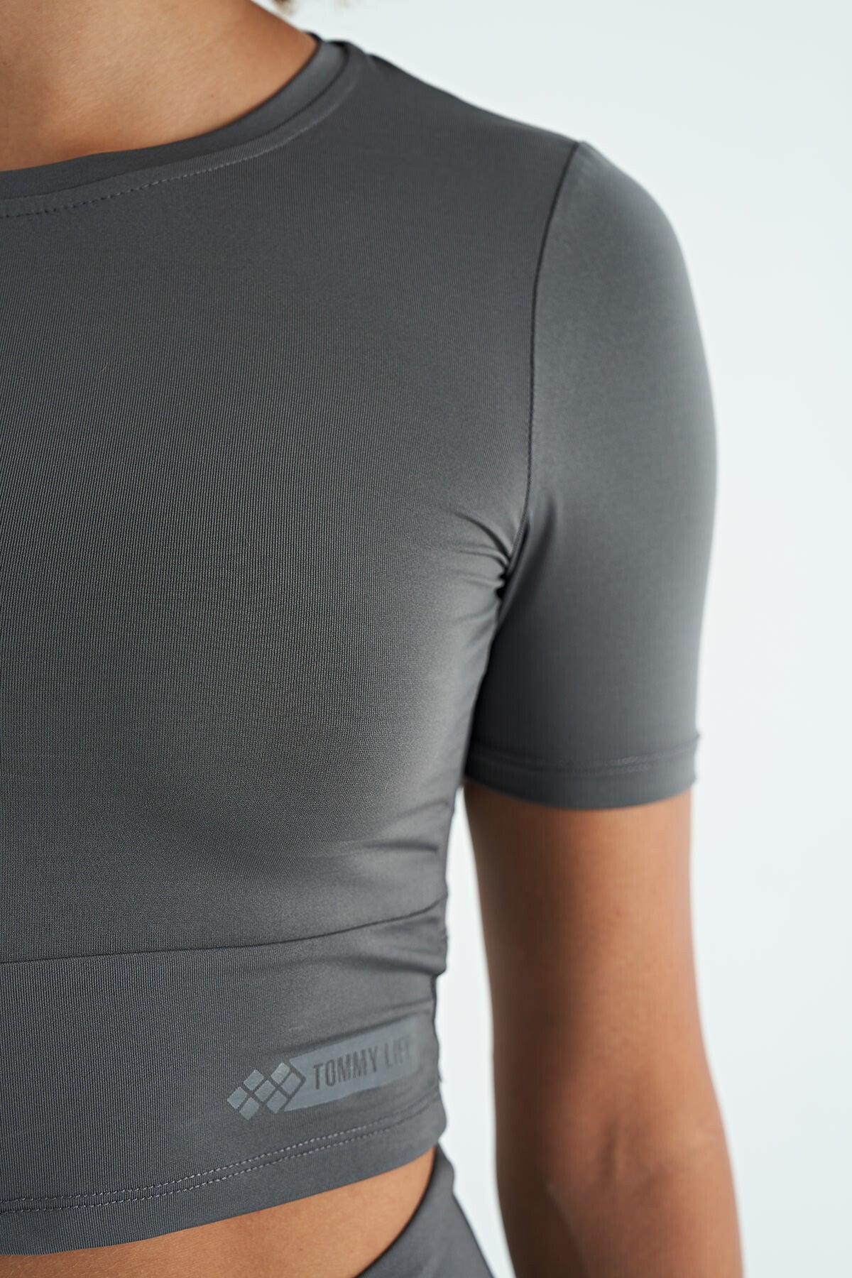 Dark Grey Backless Standard Fit O Collar Women's Crop T-Shirt - 97265
