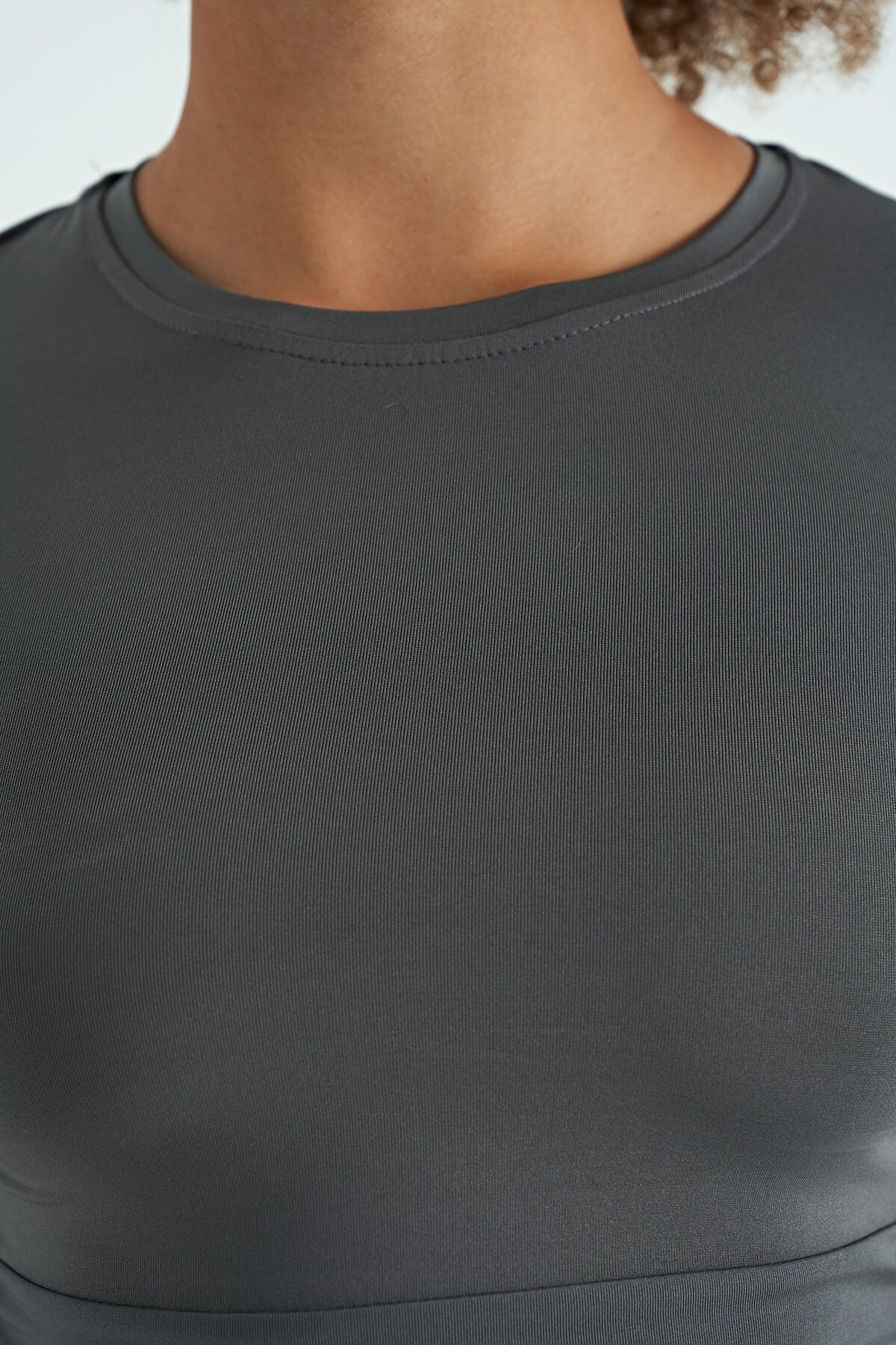 Dark Grey Backless Standard Fit O Collar Women's Crop T-Shirt - 97265