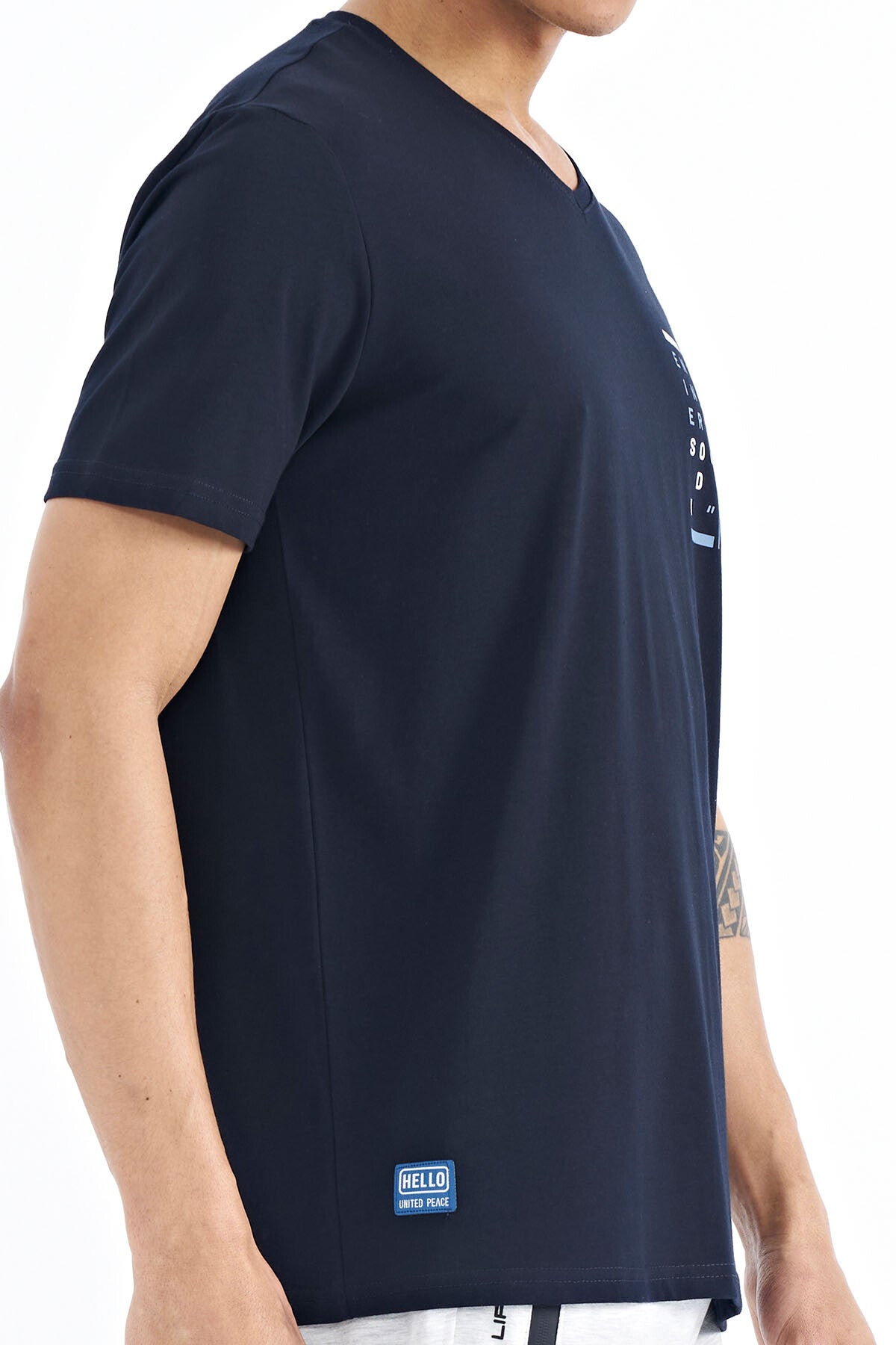 Navy Blue Printed Detailed V Neck Standard Fit Men's T-Shirt - 88186