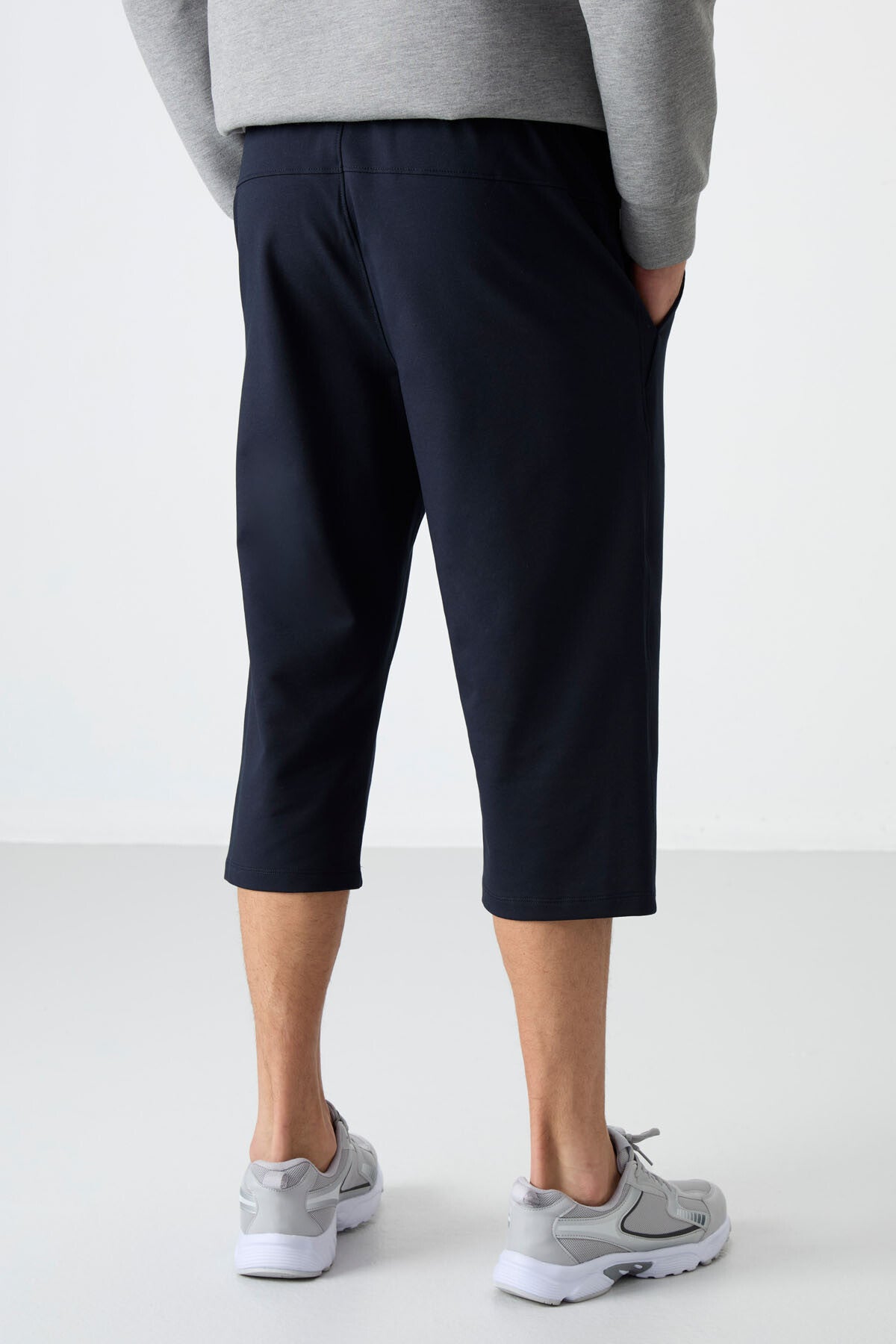Navy Blue Front Pocket Detailed Standard Fit Classic Hem Men's Capri - 83092