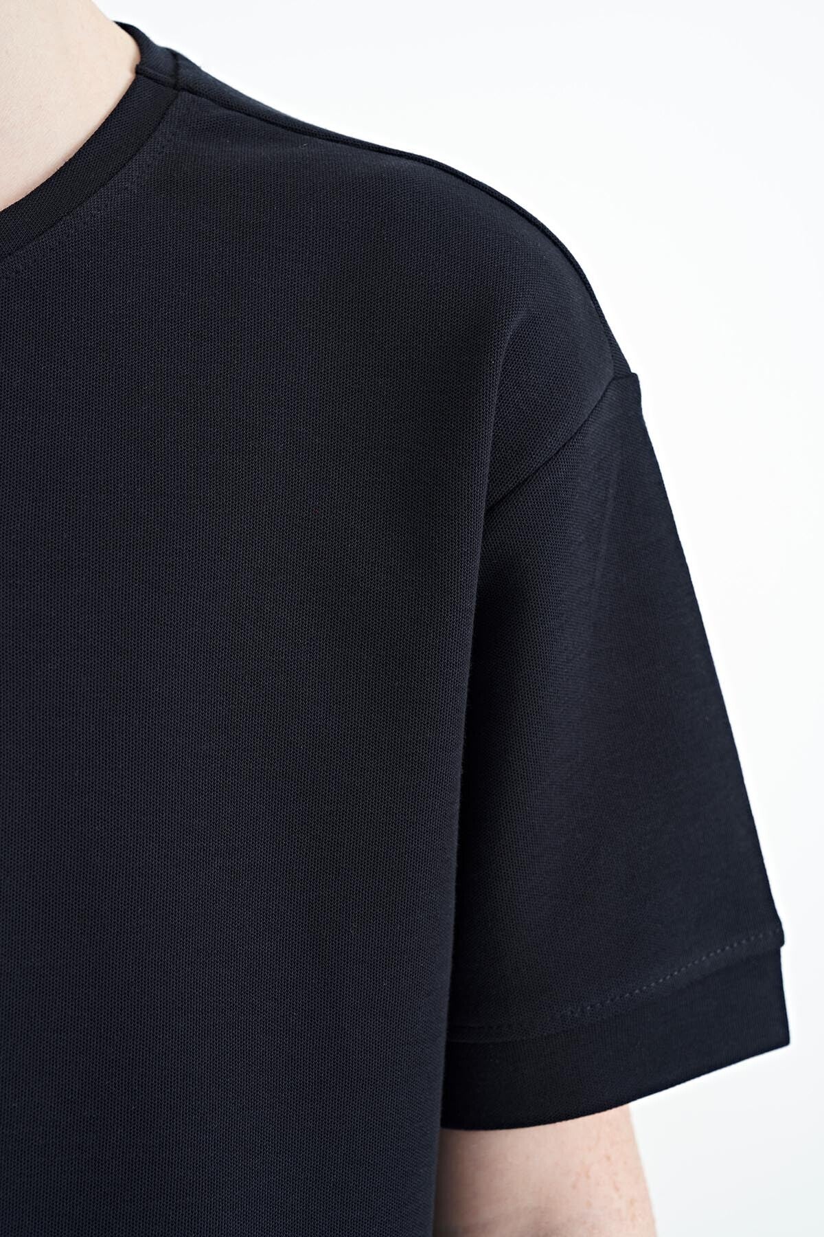 Navy Blue Embroidered O Collar Oversize Boys T-Shirt - 11146