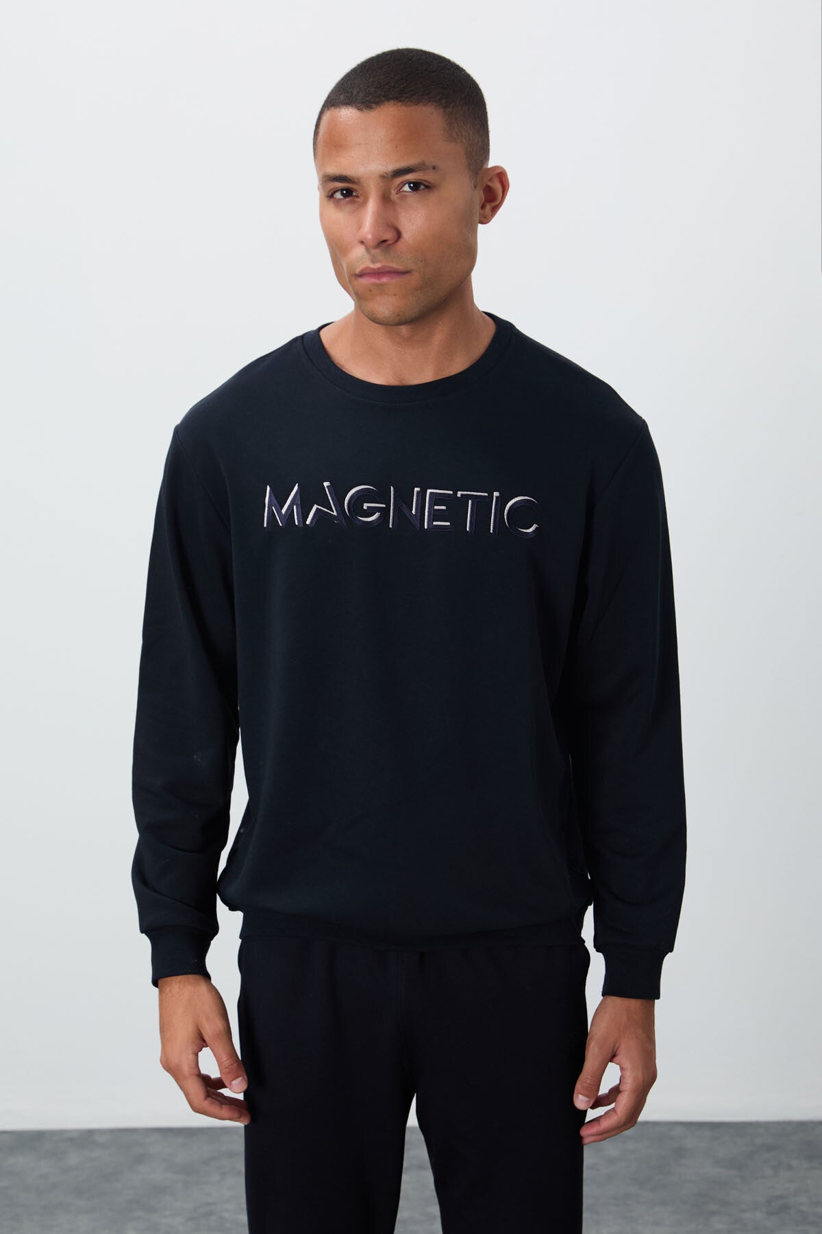 Navy Blue Embroidered O Neck Comfort Fit Polar Lined Men's Sweatshirt - 88020