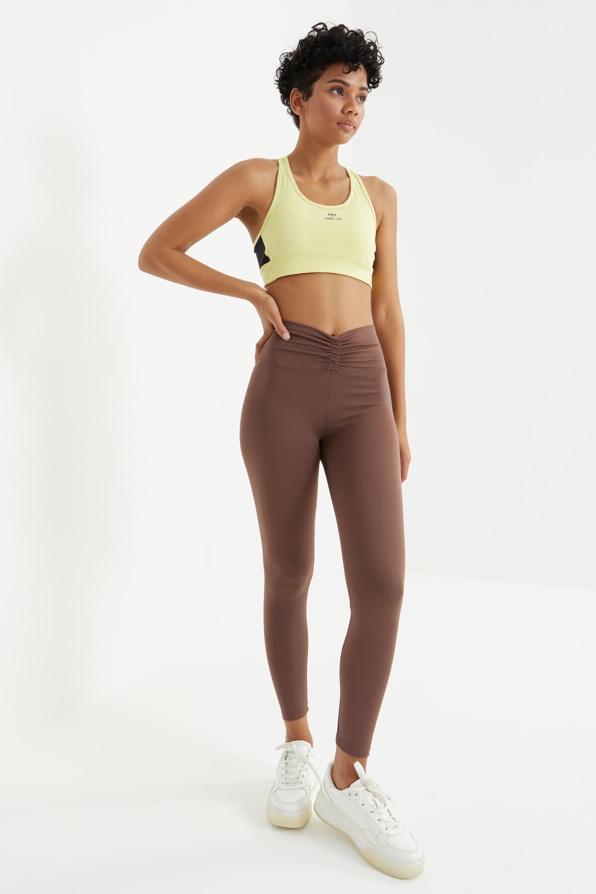 Lemon Cross Back Detailed Slim Fit U Collar Padded Women's Sports Bra - 97121