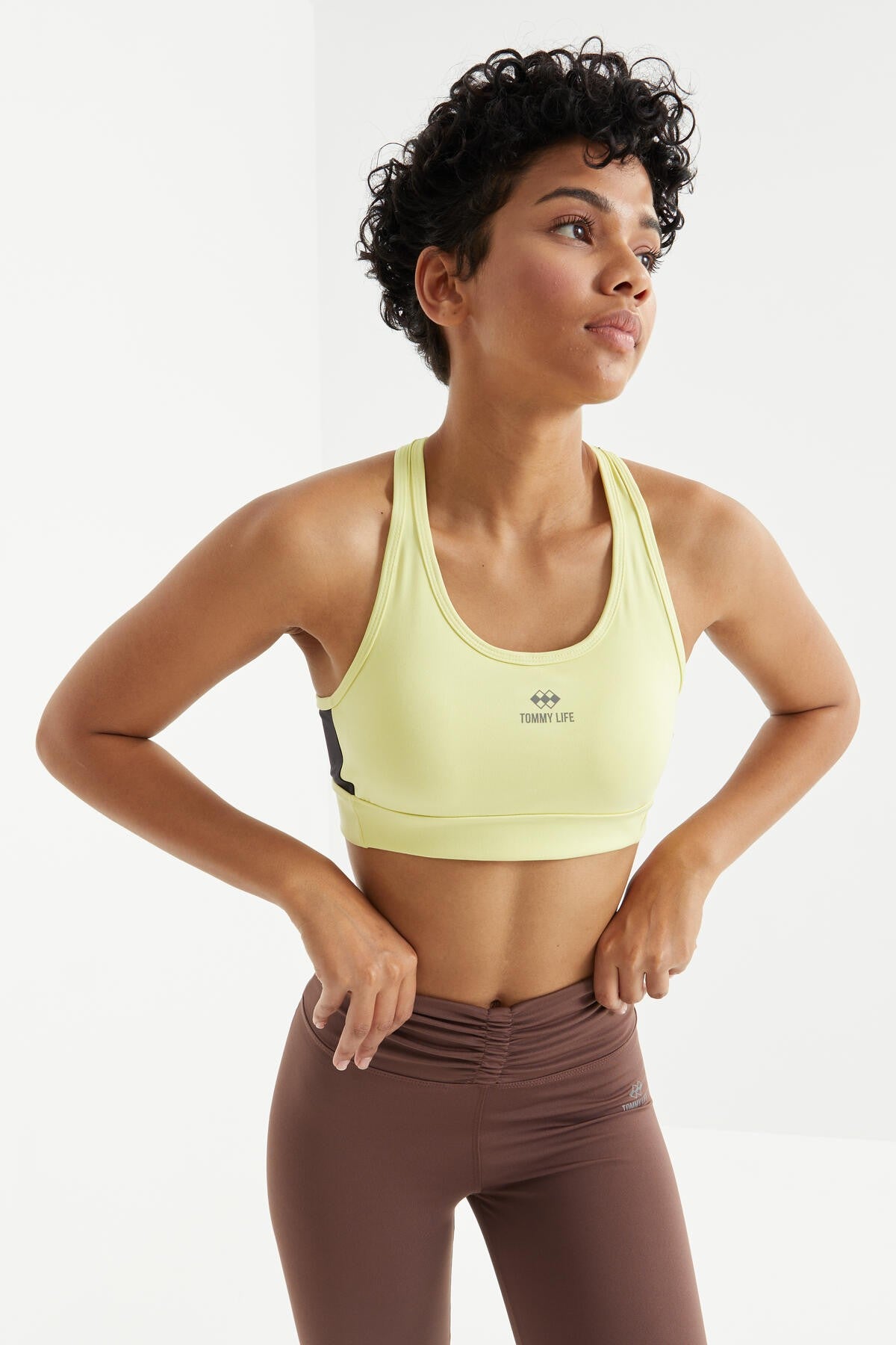 Lemon Cross Back Detailed Slim Fit U Collar Padded Women's Sports Bra - 97121