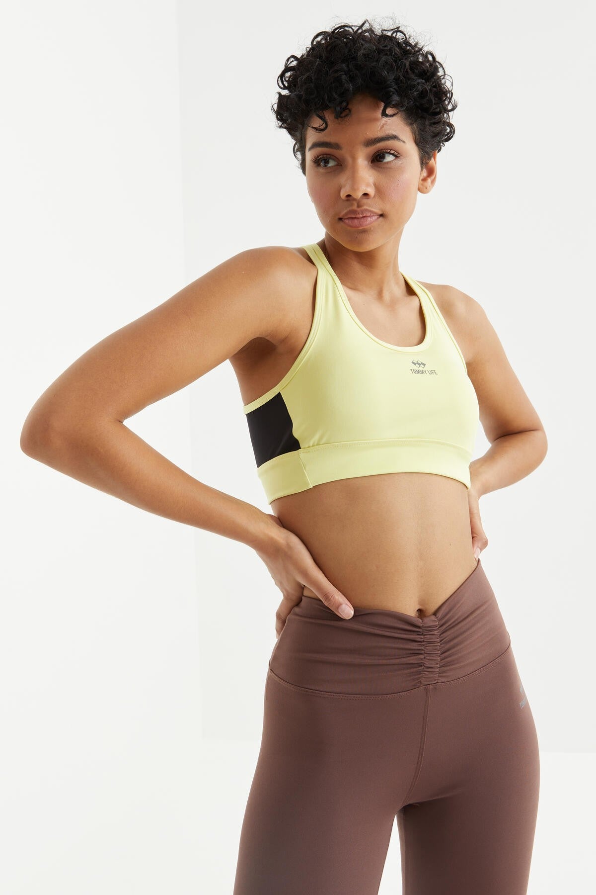 Lemon Cross Back Detailed Slim Fit U Collar Padded Women's Sports Bra - 97121