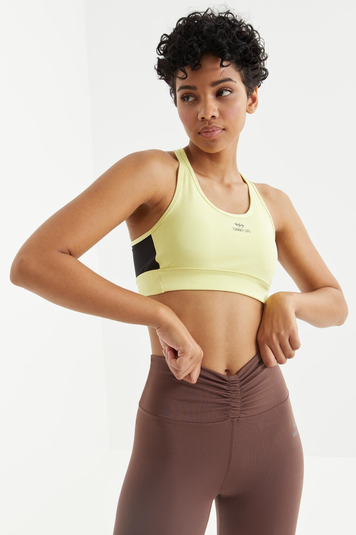 Lemon Cross Back Detailed Slim Fit U Collar Padded Women's Sports Bra - 97121