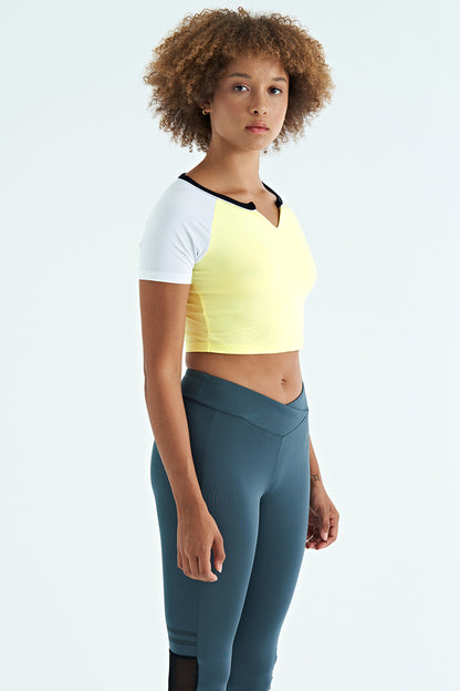 Lemon Color Block Logo Printed O Collar Slim Fit Women's Crop T-Shirt - 97270