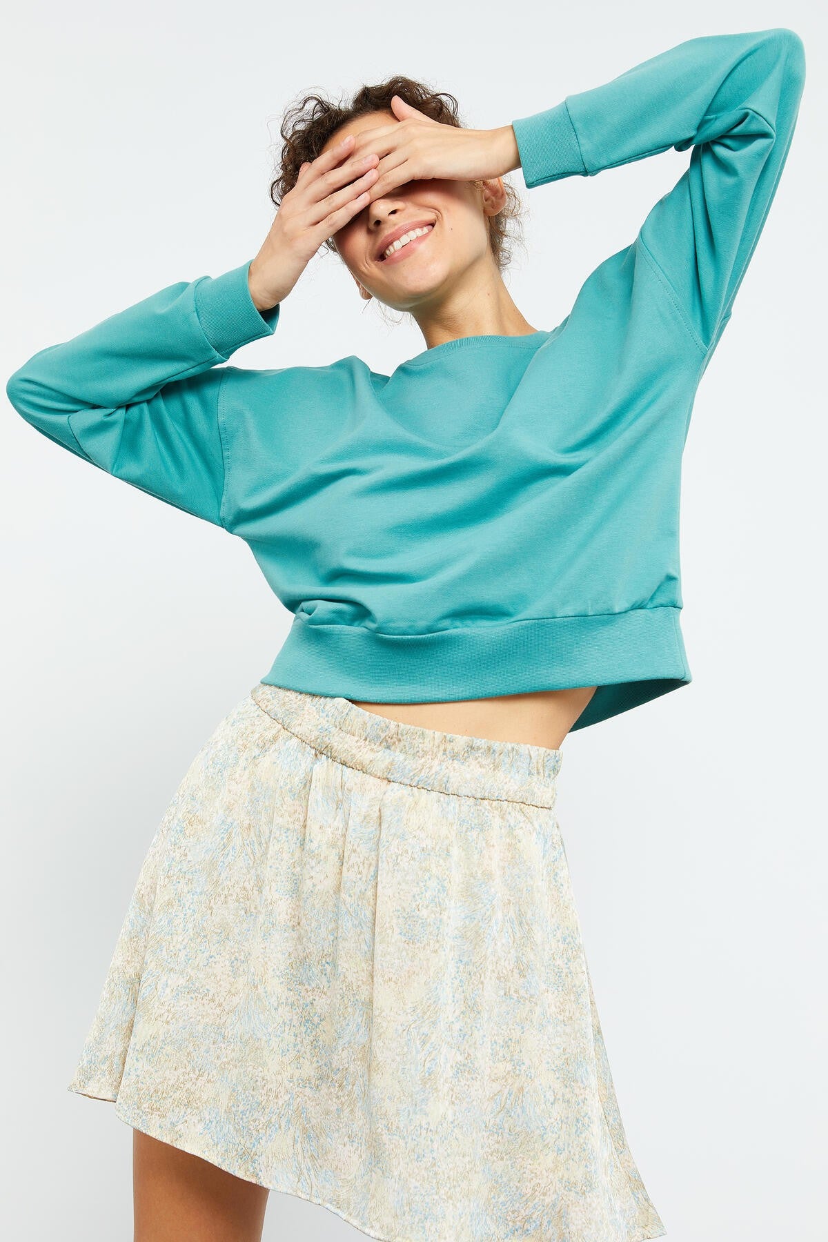 Mint Green Basic Comfort Fit Round Neck Women's Sweatshirt - 97114