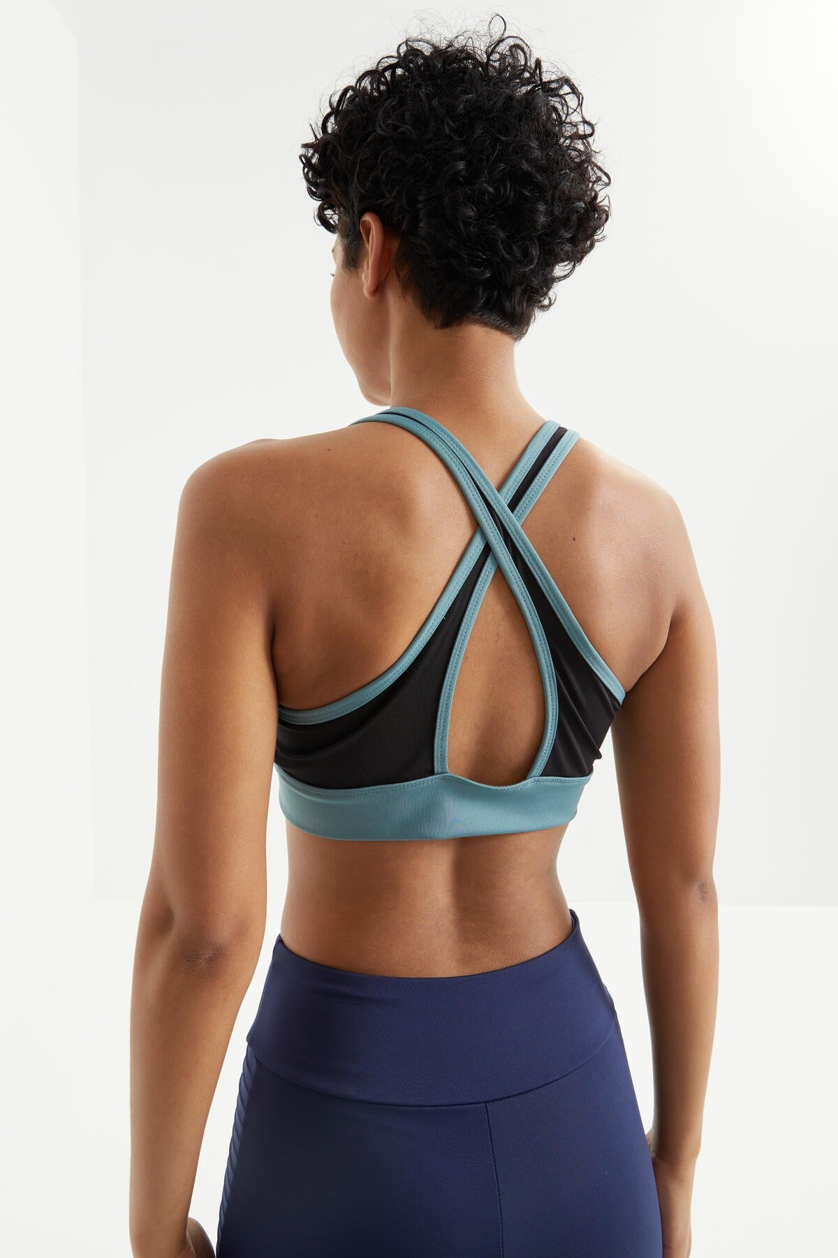 Mint Green Cross Back Detailed Slim Fit U Collar Padded Women's Sports Bra - 97121