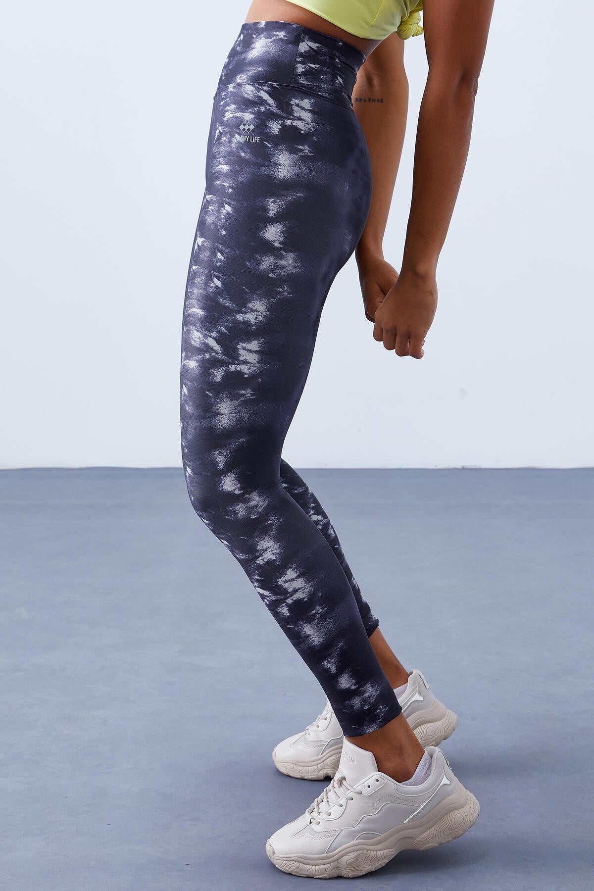 High Waist Batik Print Slim Fit Tapered Leg Women's Tights - 94551
