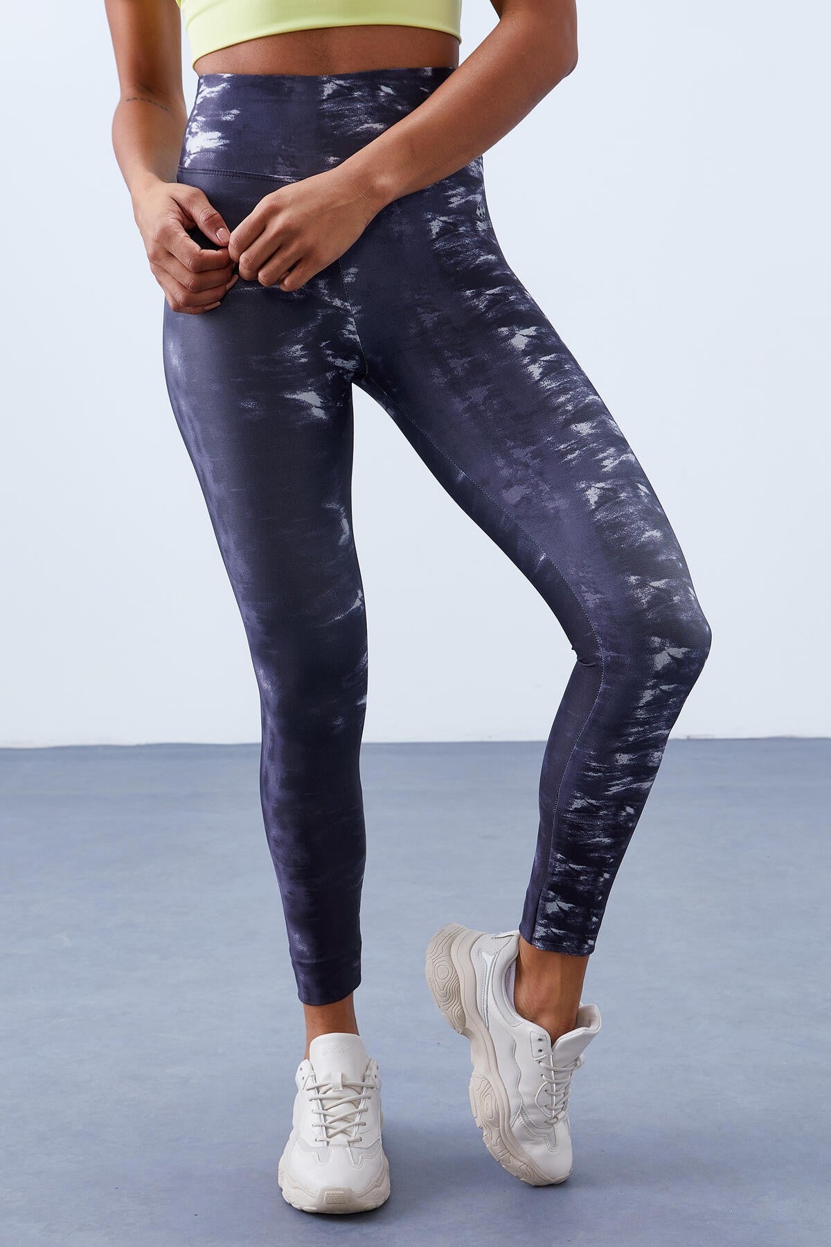 High Waist Batik Print Slim Fit Tapered Leg Women's Tights - 94551