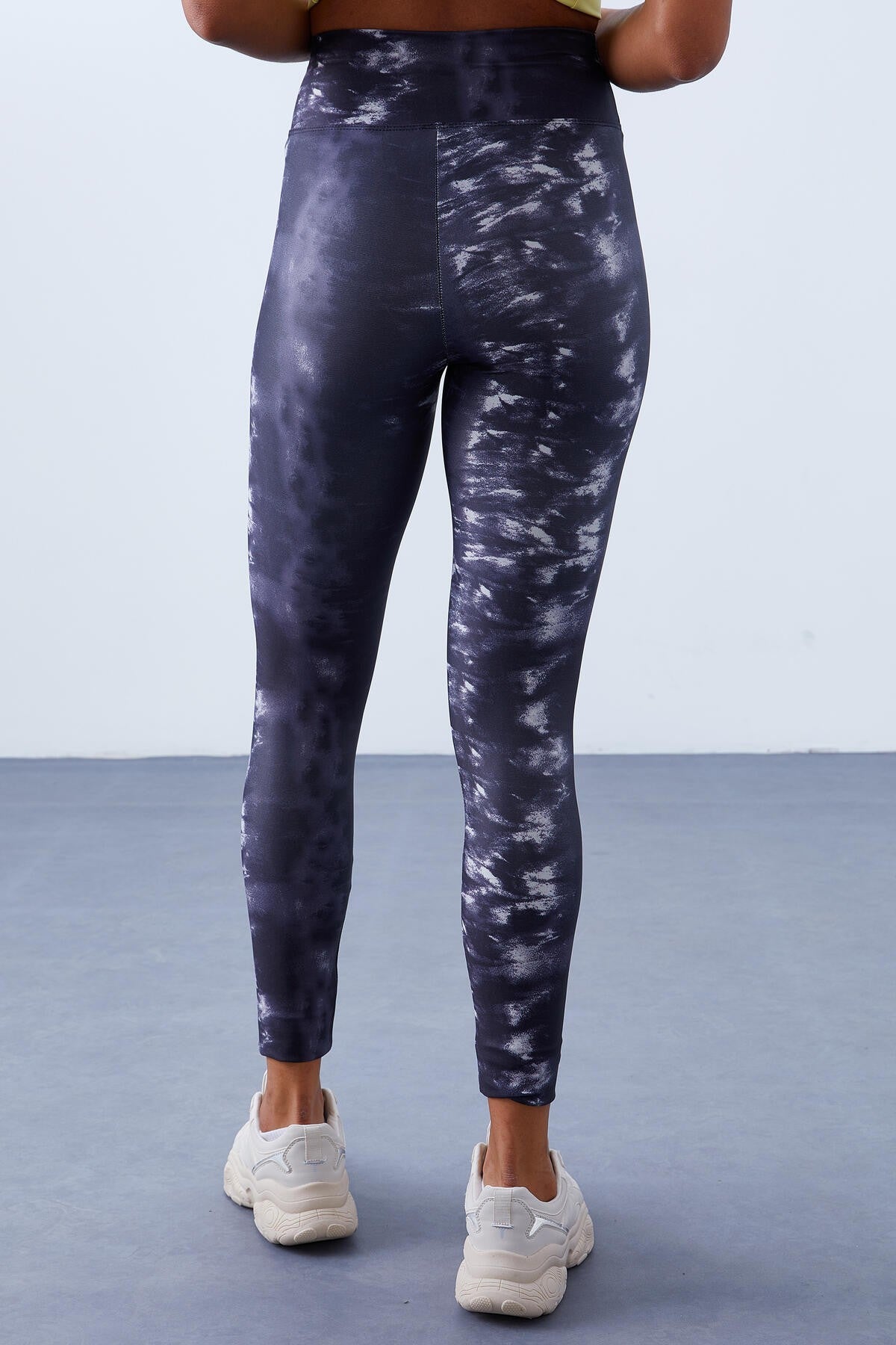 High Waist Batik Print Slim Fit Tapered Leg Women's Tights - 94551
