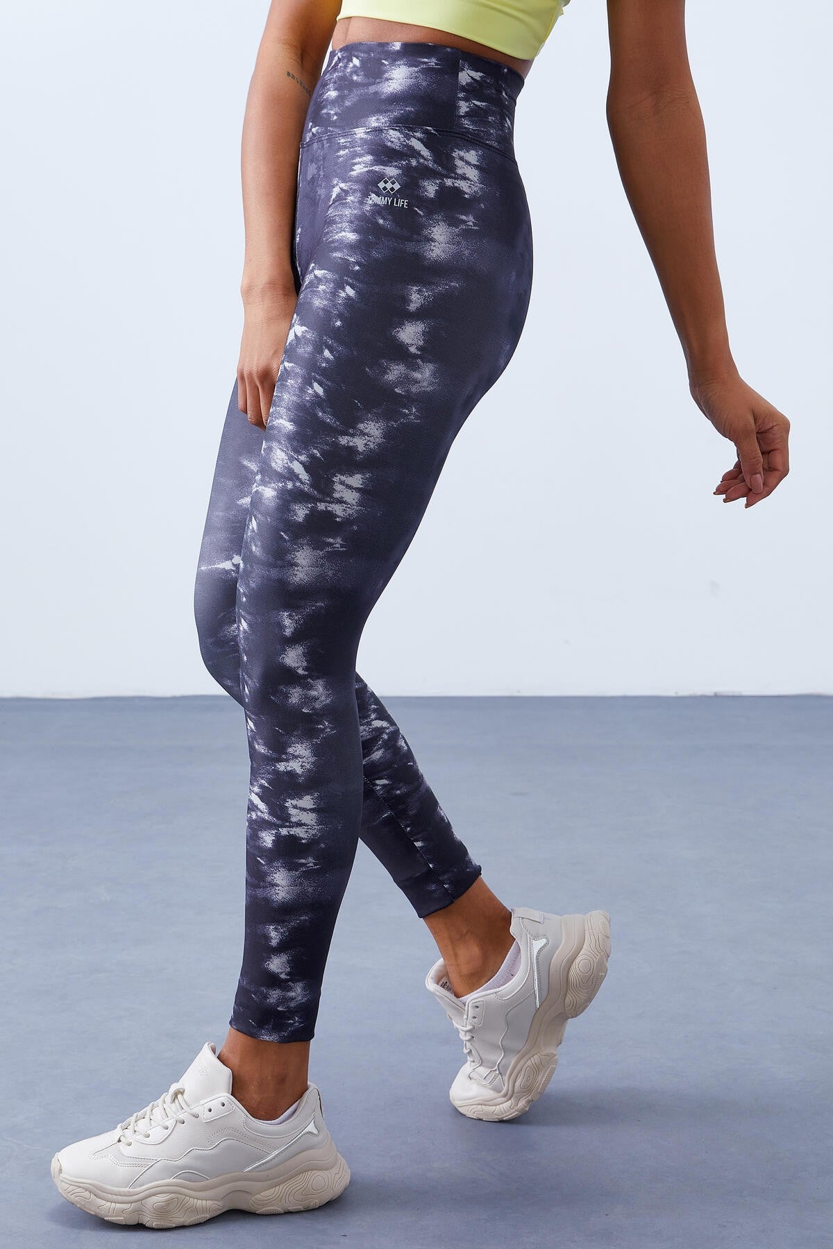 High Waist Batik Print Slim Fit Tapered Leg Women's Tights - 94551