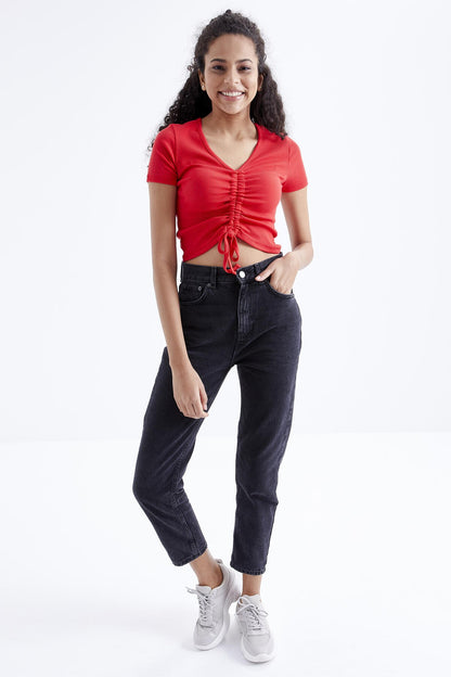 Pomegranate Flower Gather Detailed V-Neck Women's Crop Top T-Shirt - 97205