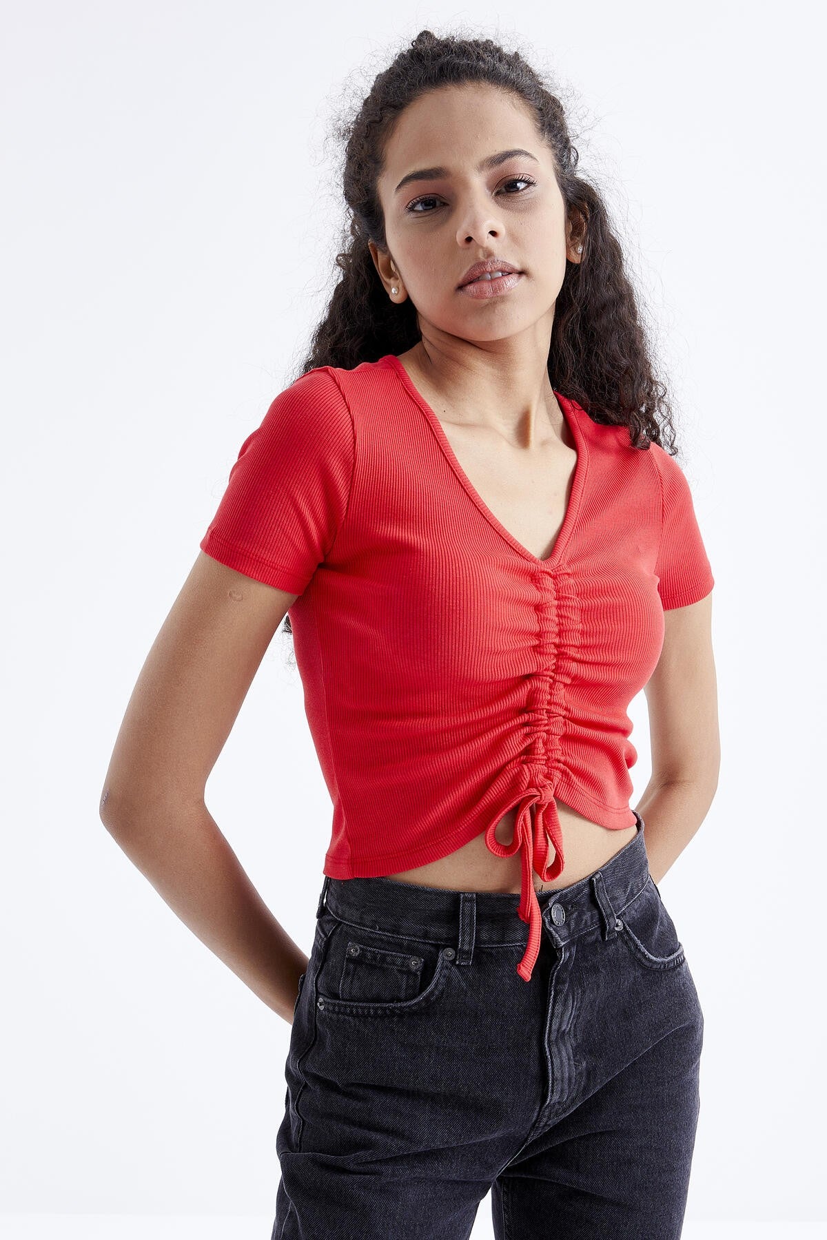 Pomegranate Flower Gather Detailed V-Neck Women's Crop Top T-Shirt - 97205