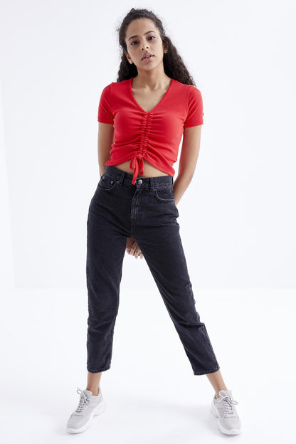 Pomegranate Flower Gather Detailed V-Neck Women's Crop Top T-Shirt - 97205